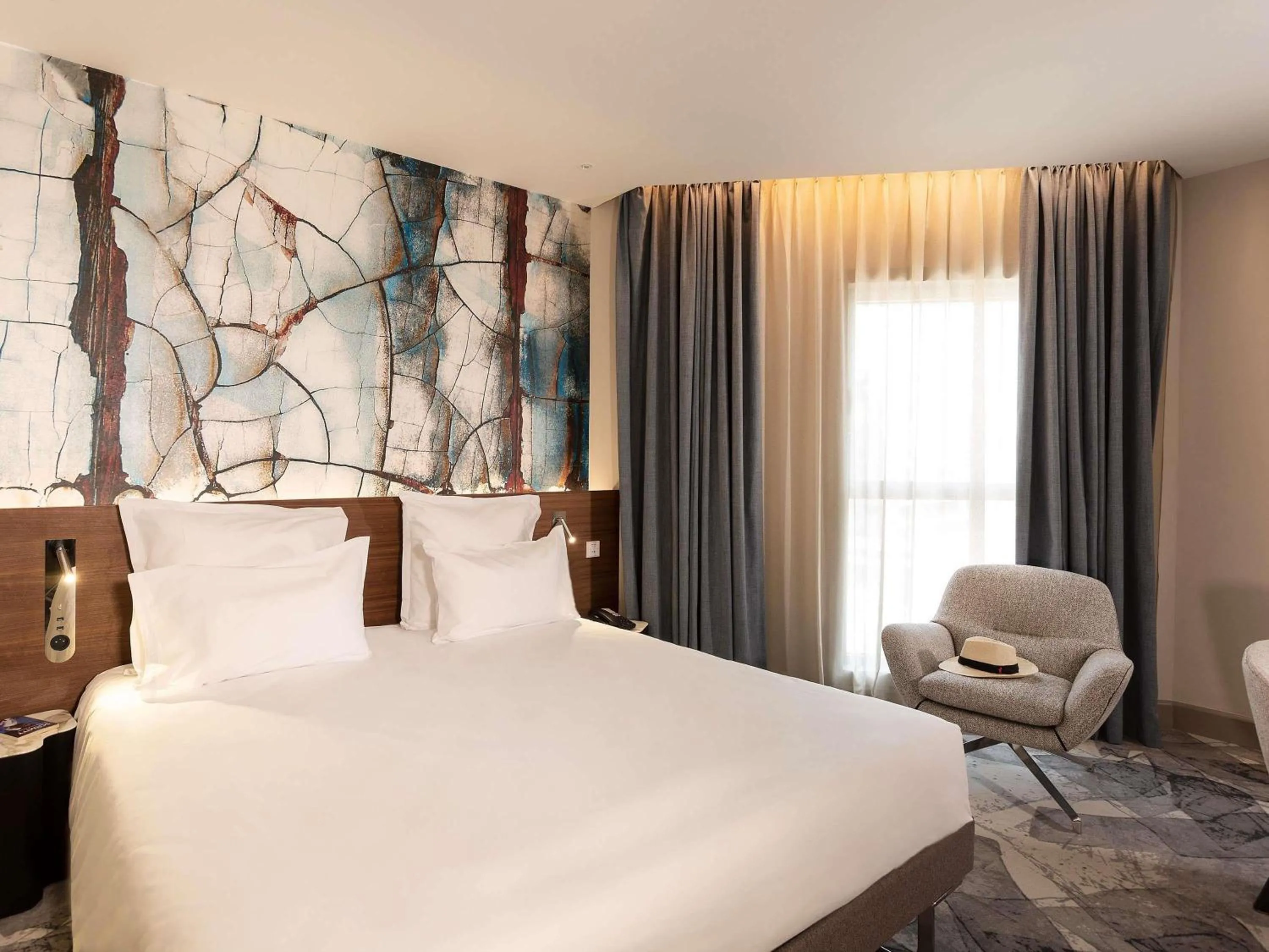 Bedroom, Bed in Novotel Tunis Lac