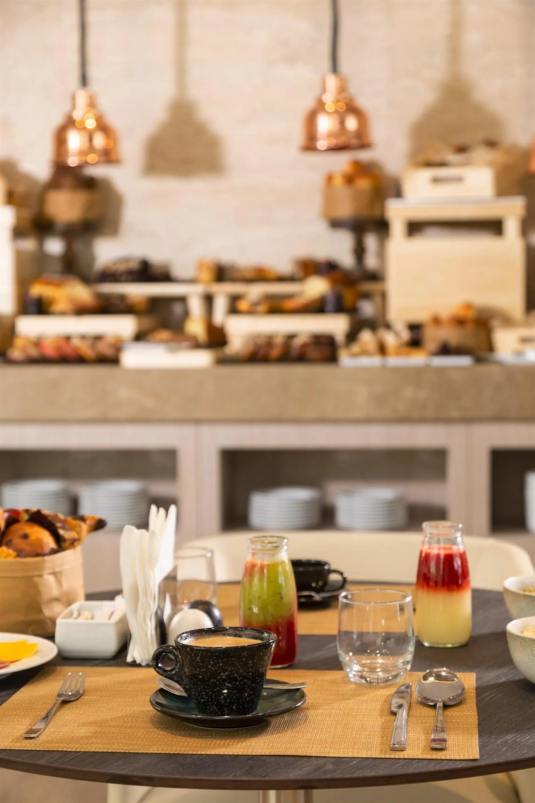 Restaurant/places to eat in Novotel Tunis Lac