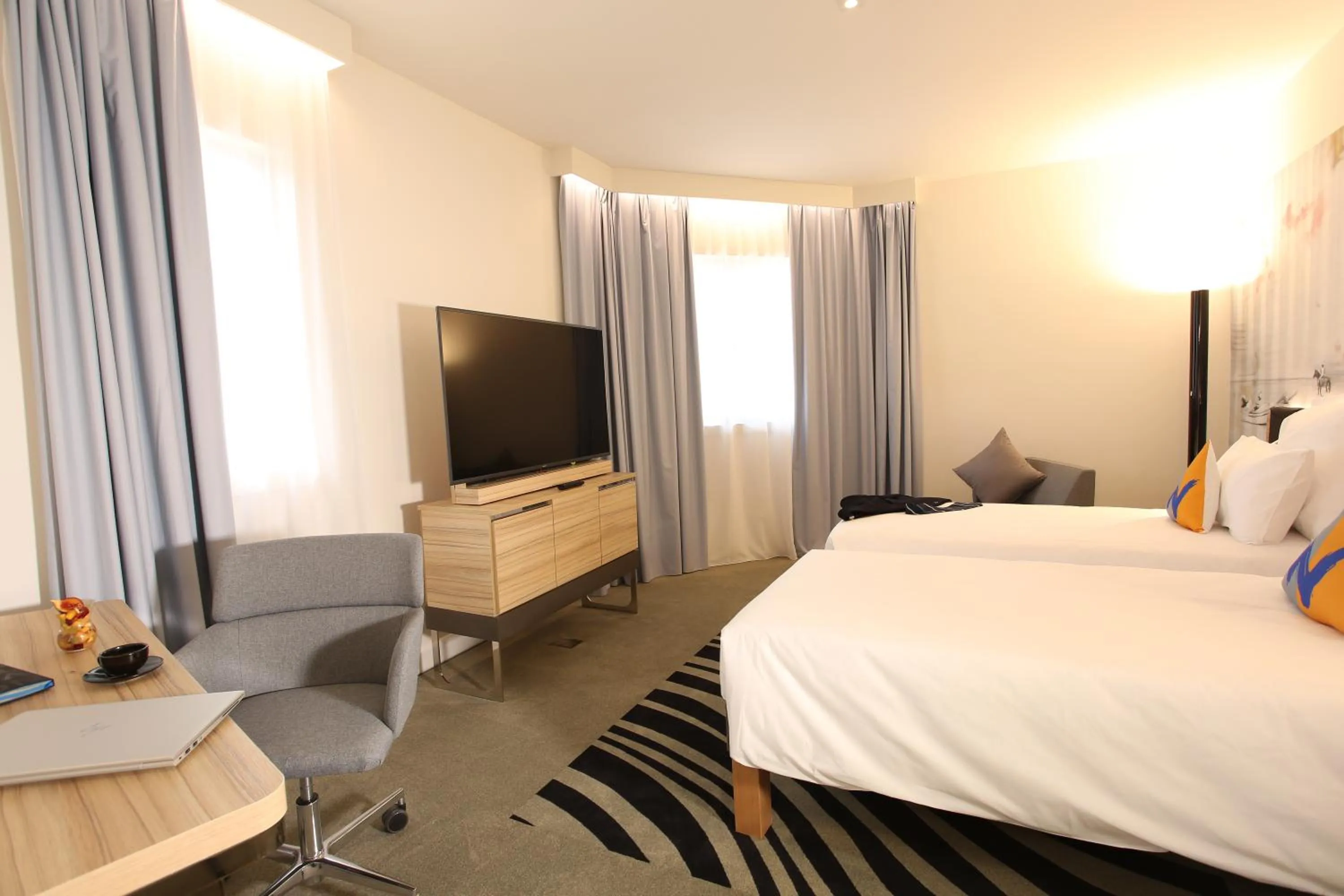 Communal lounge/ TV room, Bed in Novotel Tunis Lac