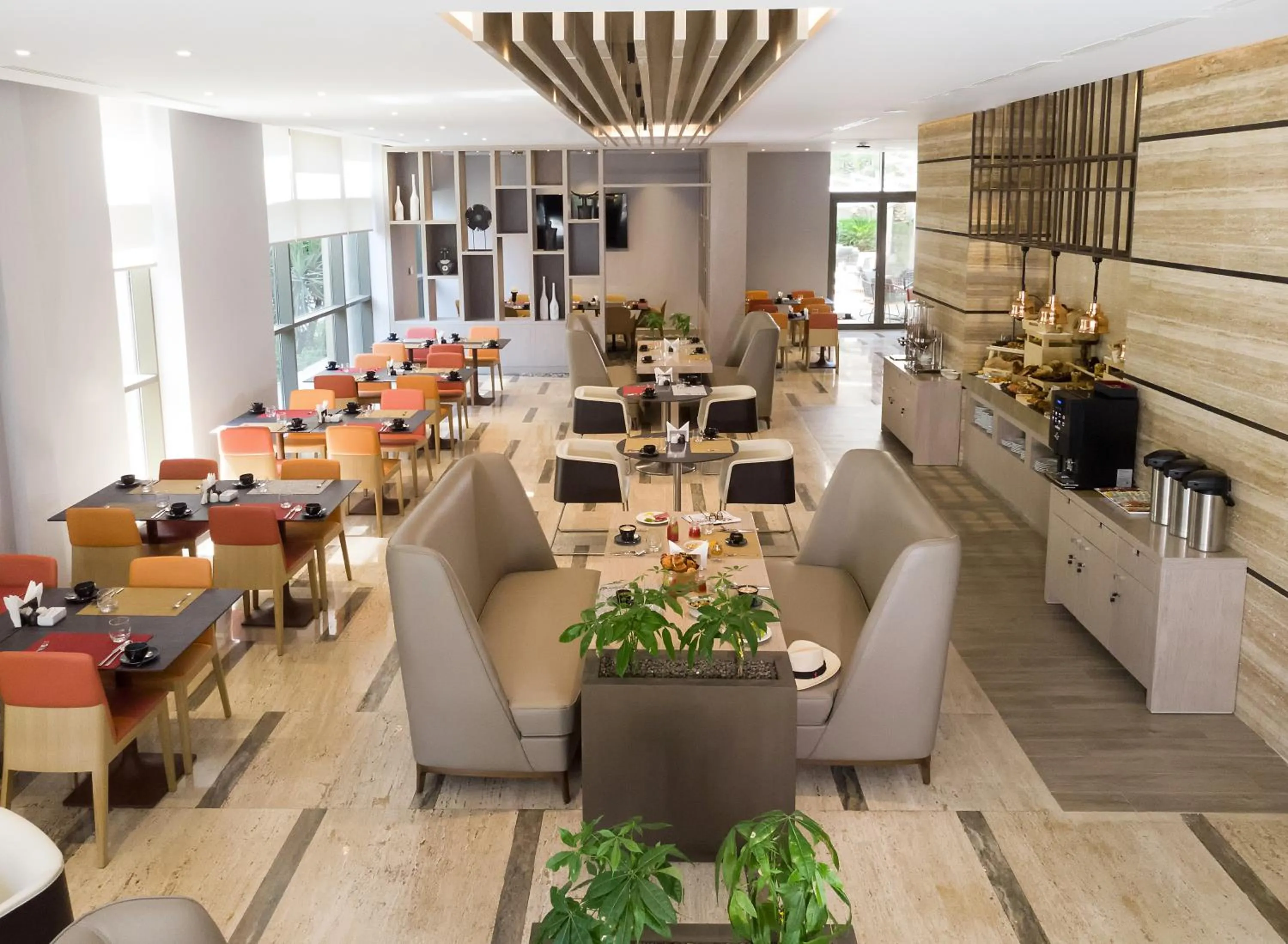 Restaurant/places to eat in Novotel Tunis Lac