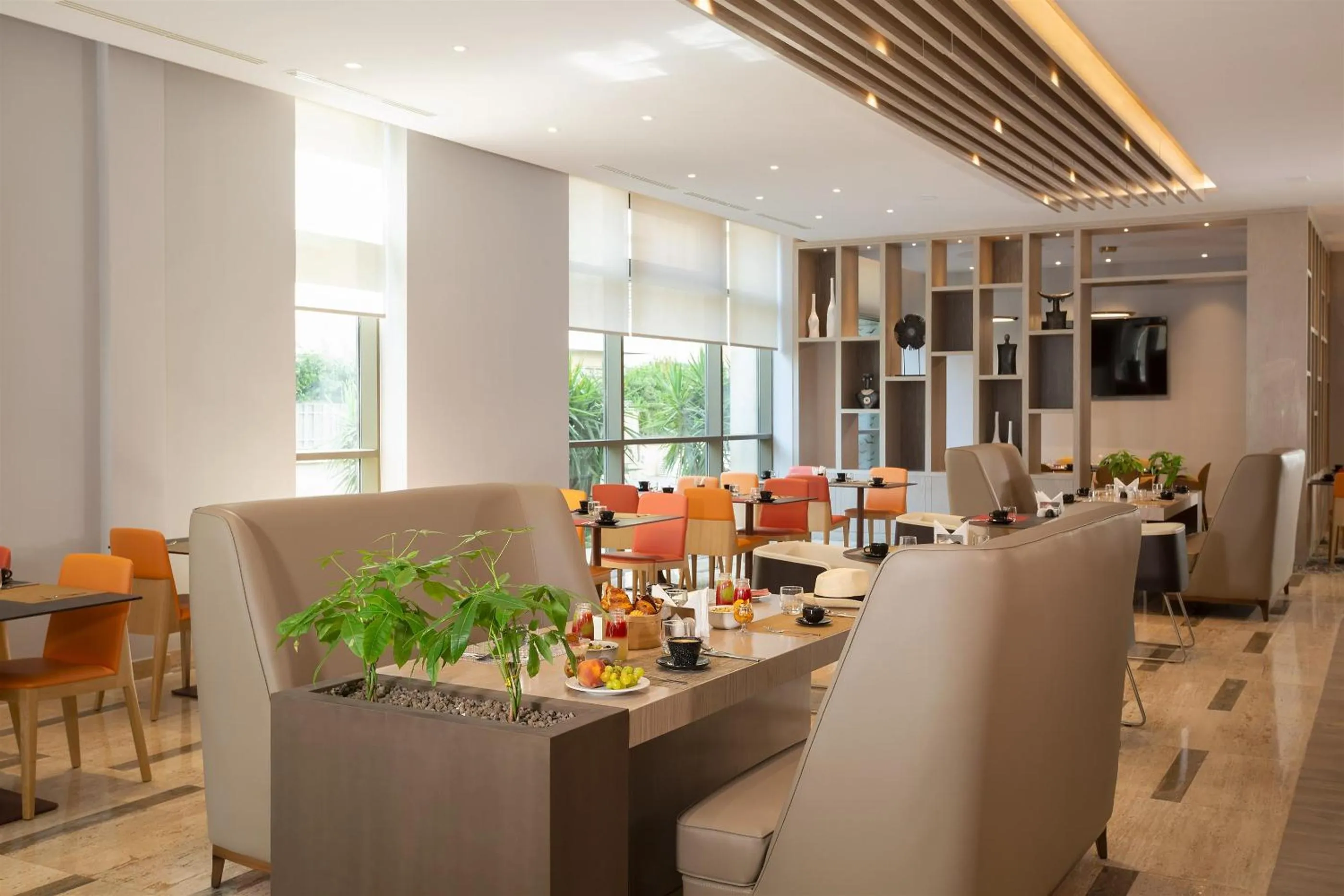 Restaurant/places to eat in Novotel Tunis Lac