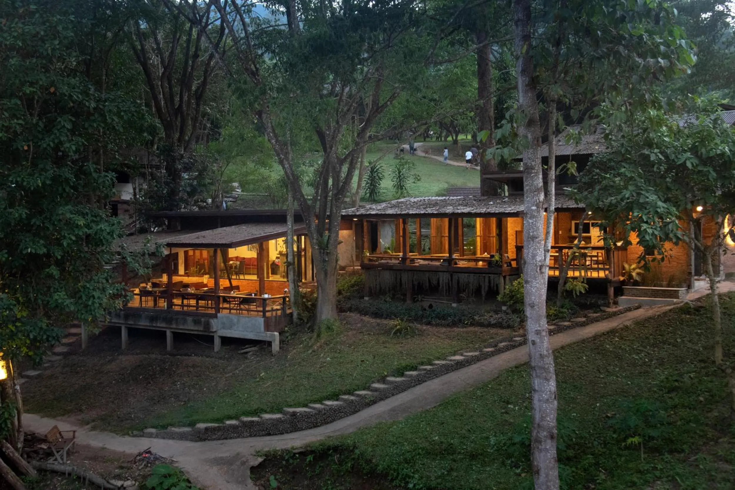 Restaurant/places to eat in Tawan Riverside