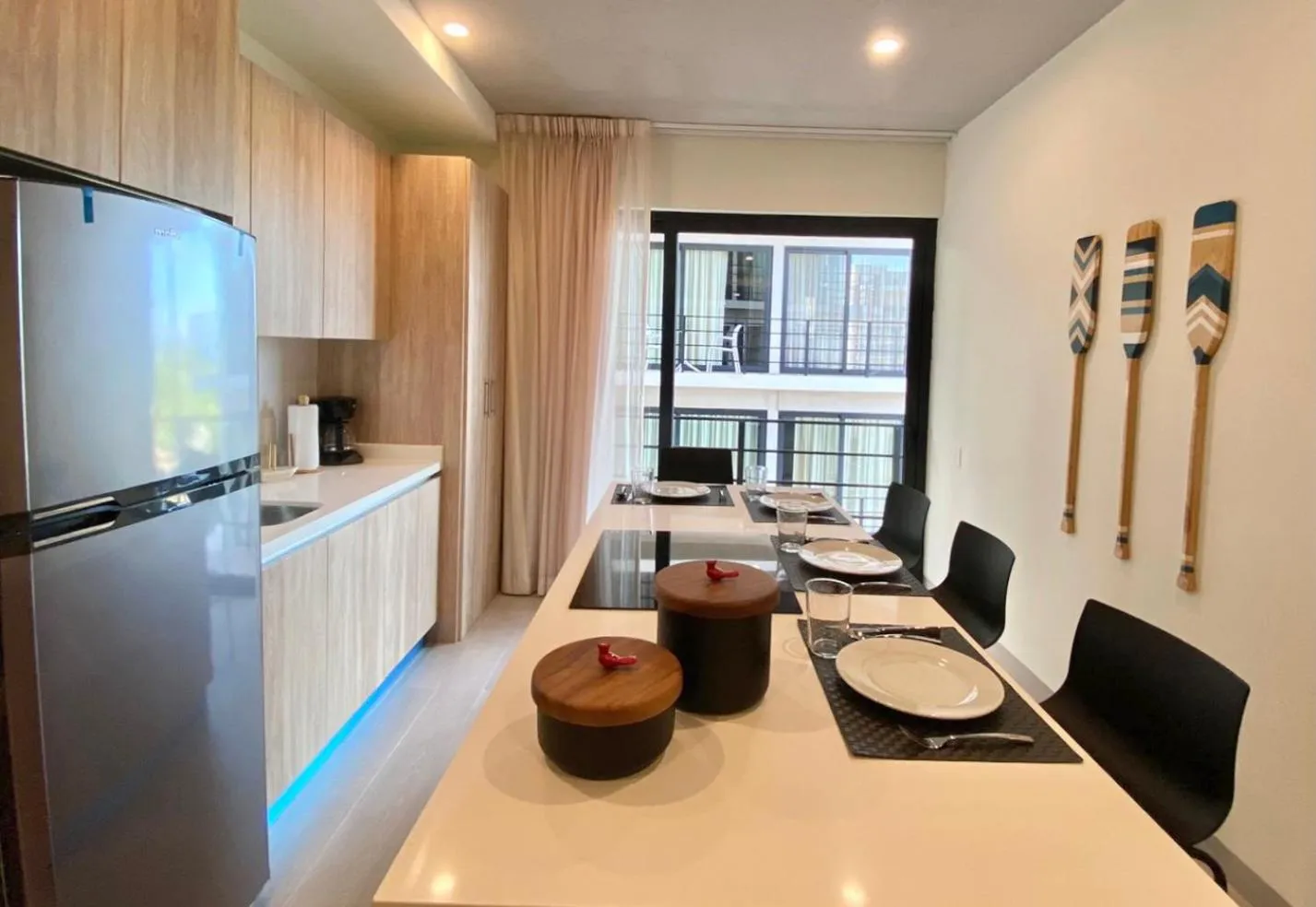 Kitchen or kitchenette in The Boat Condo by Andiani Travel