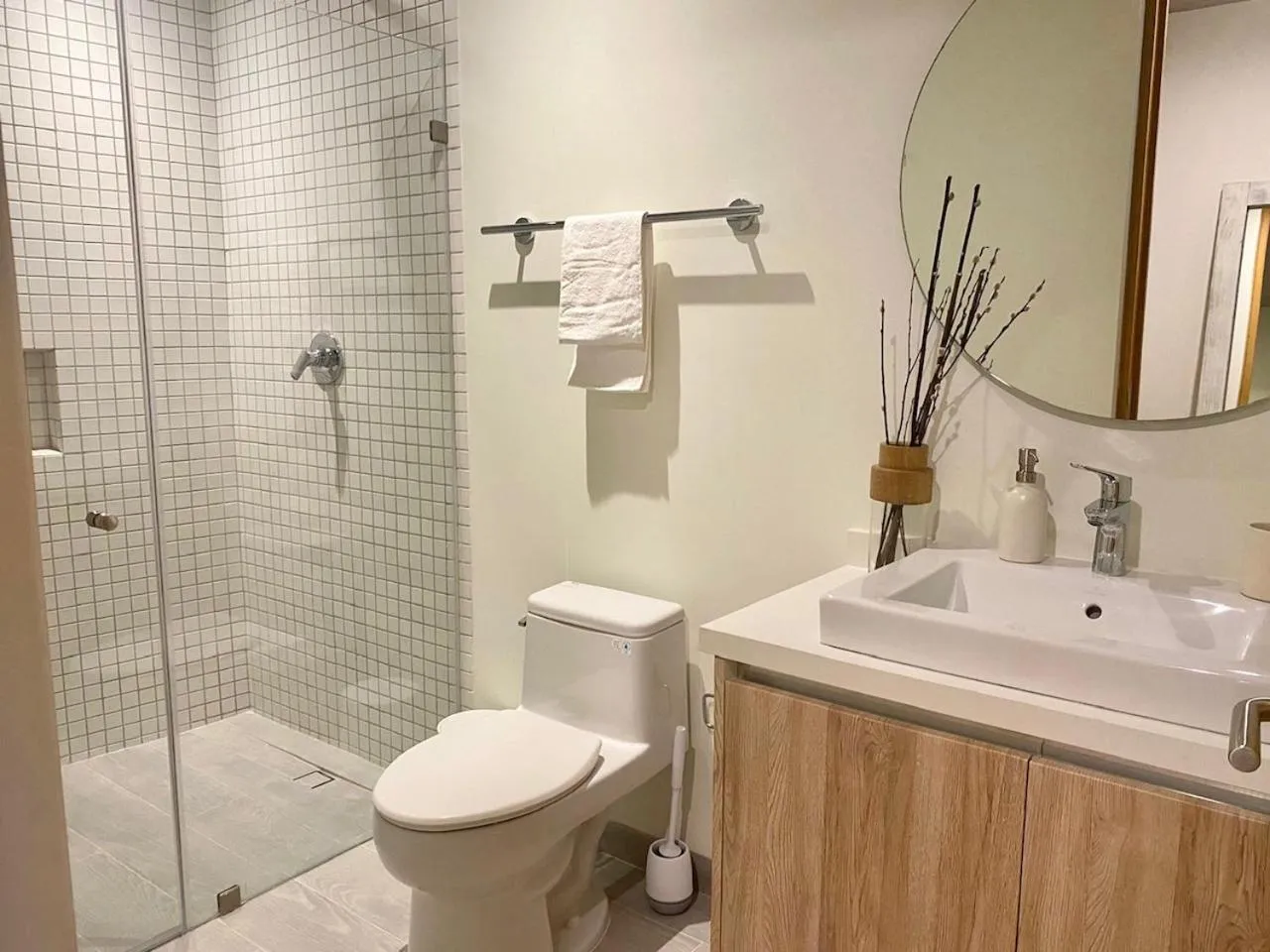 Shower in The Boat Condo by Andiani Travel