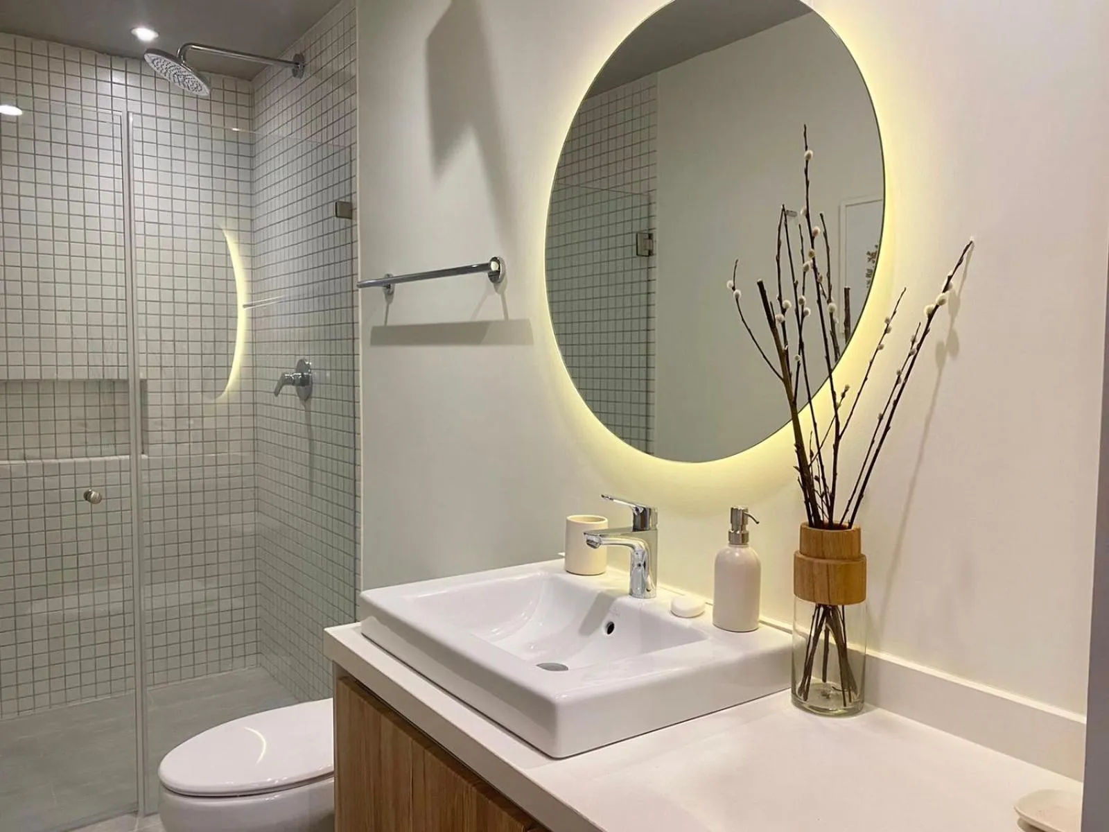 Bathroom in The Boat Condo by Andiani Travel