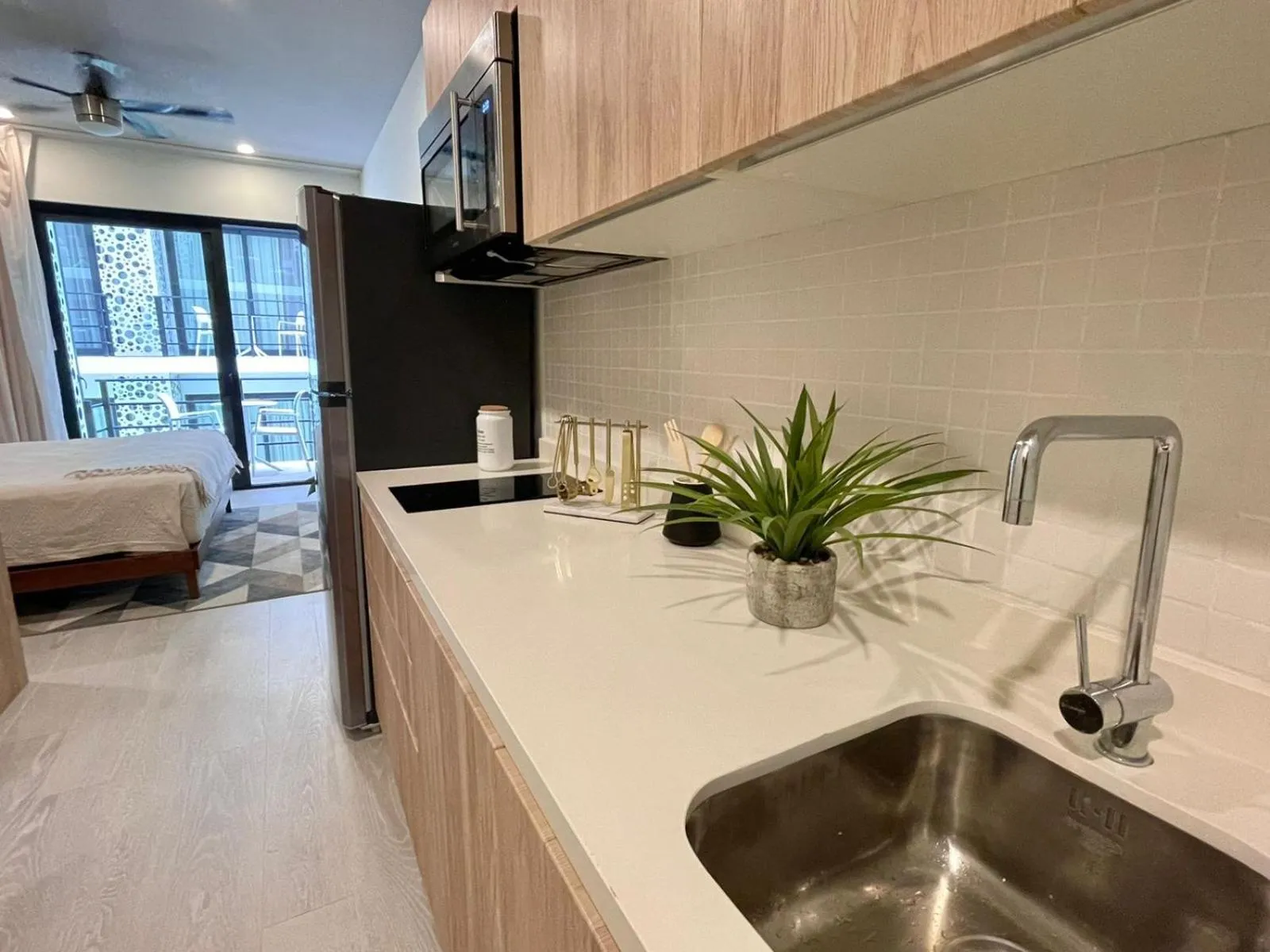 Kitchen or kitchenette in The Boat Condo by Andiani Travel