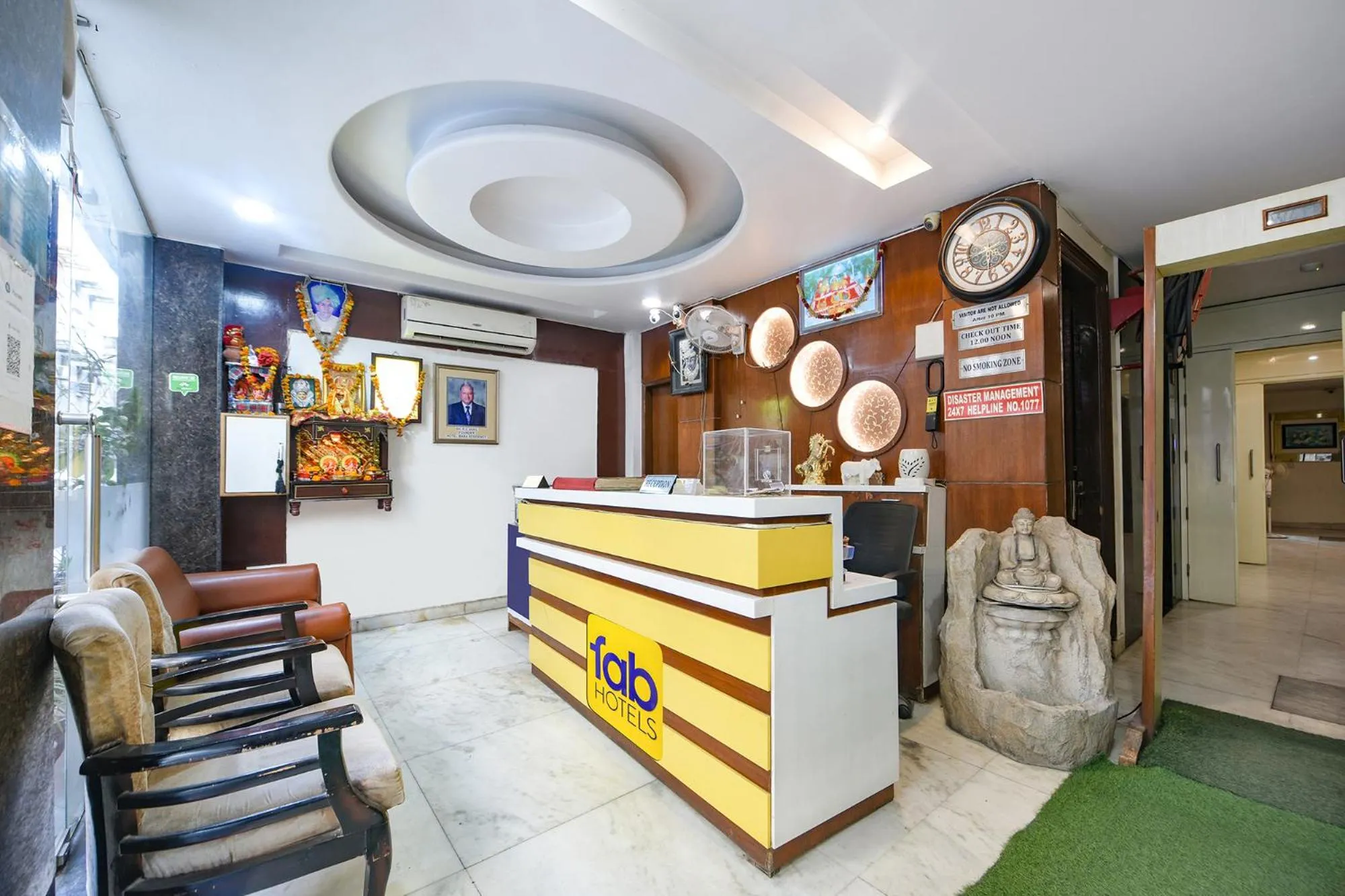 Lobby or reception in FabHotel Baba Residency Near New Delhi Railway Station