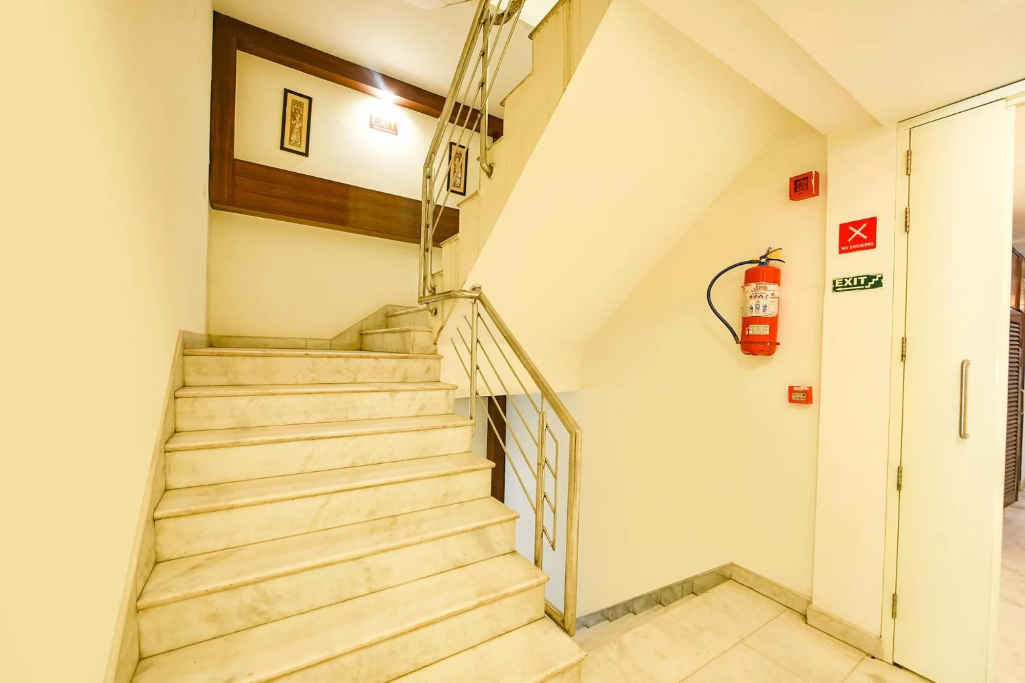 Lobby or reception in FabHotel Baba Residency Near New Delhi Railway Station