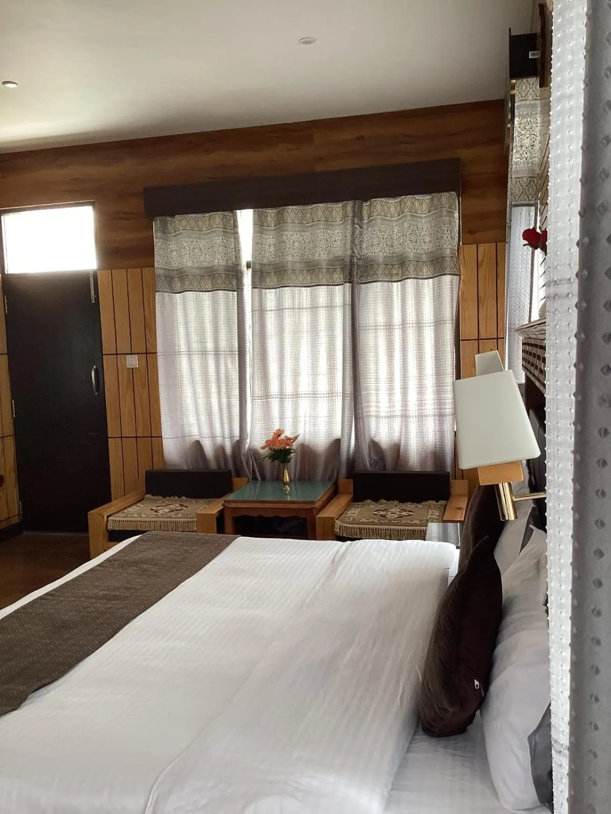 Bedroom, Bed in Hotel Blue Pine