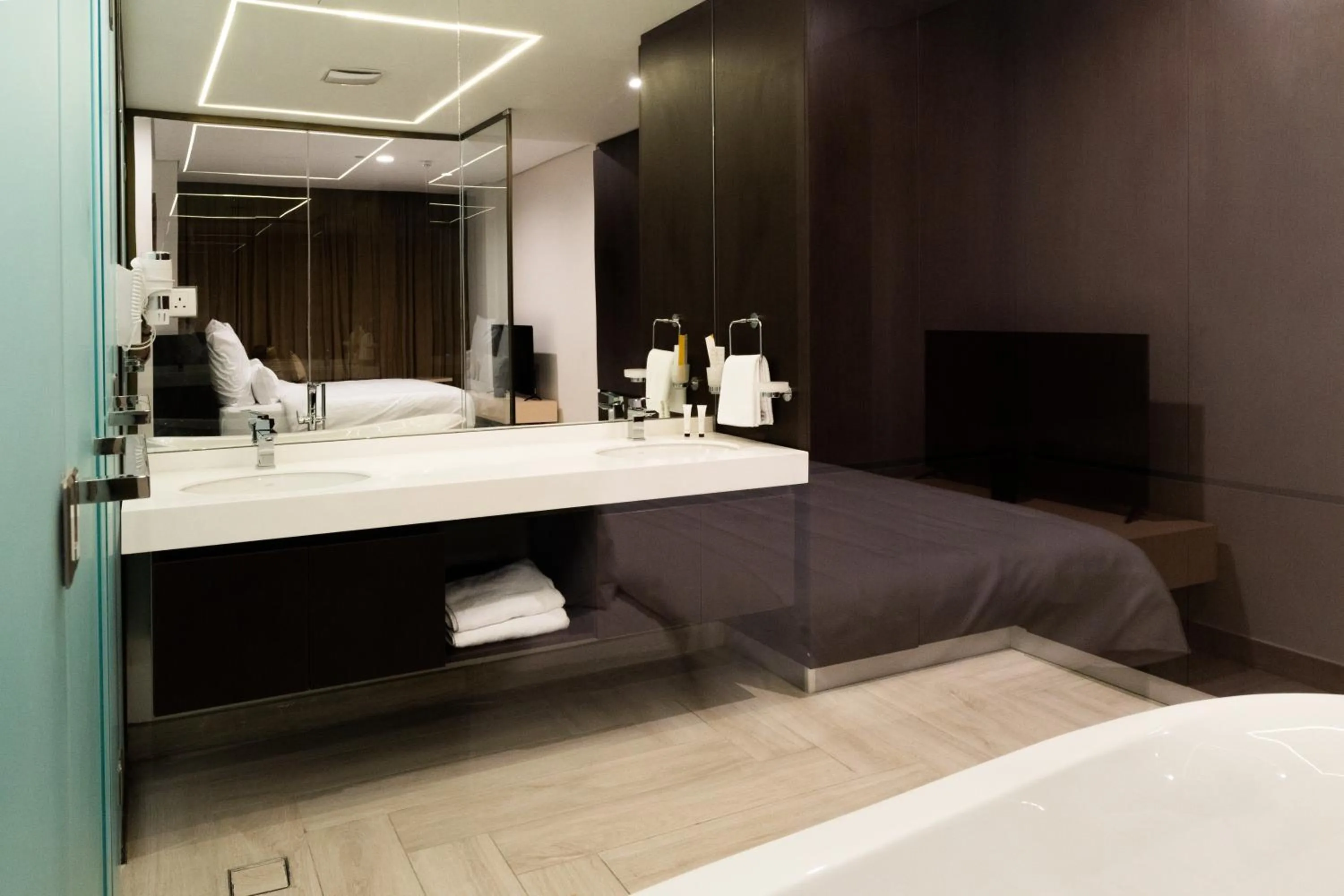 Bathroom, Bed in Mirot Residence