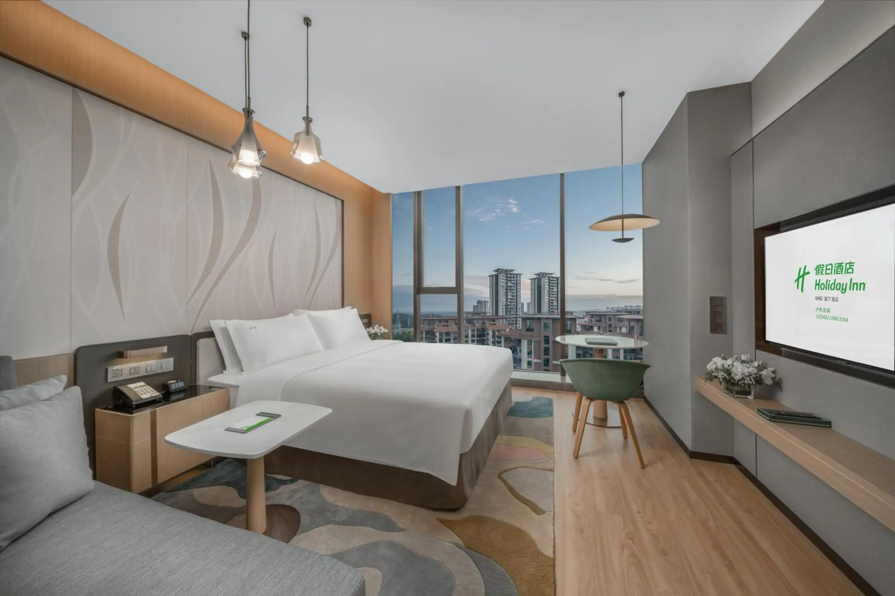 Standard King Room - High Floor in Holiday Inn Luzhou Longjian by IHG Standard King Room - High Floor in Holiday Inn Luzhou Longjian by IHG