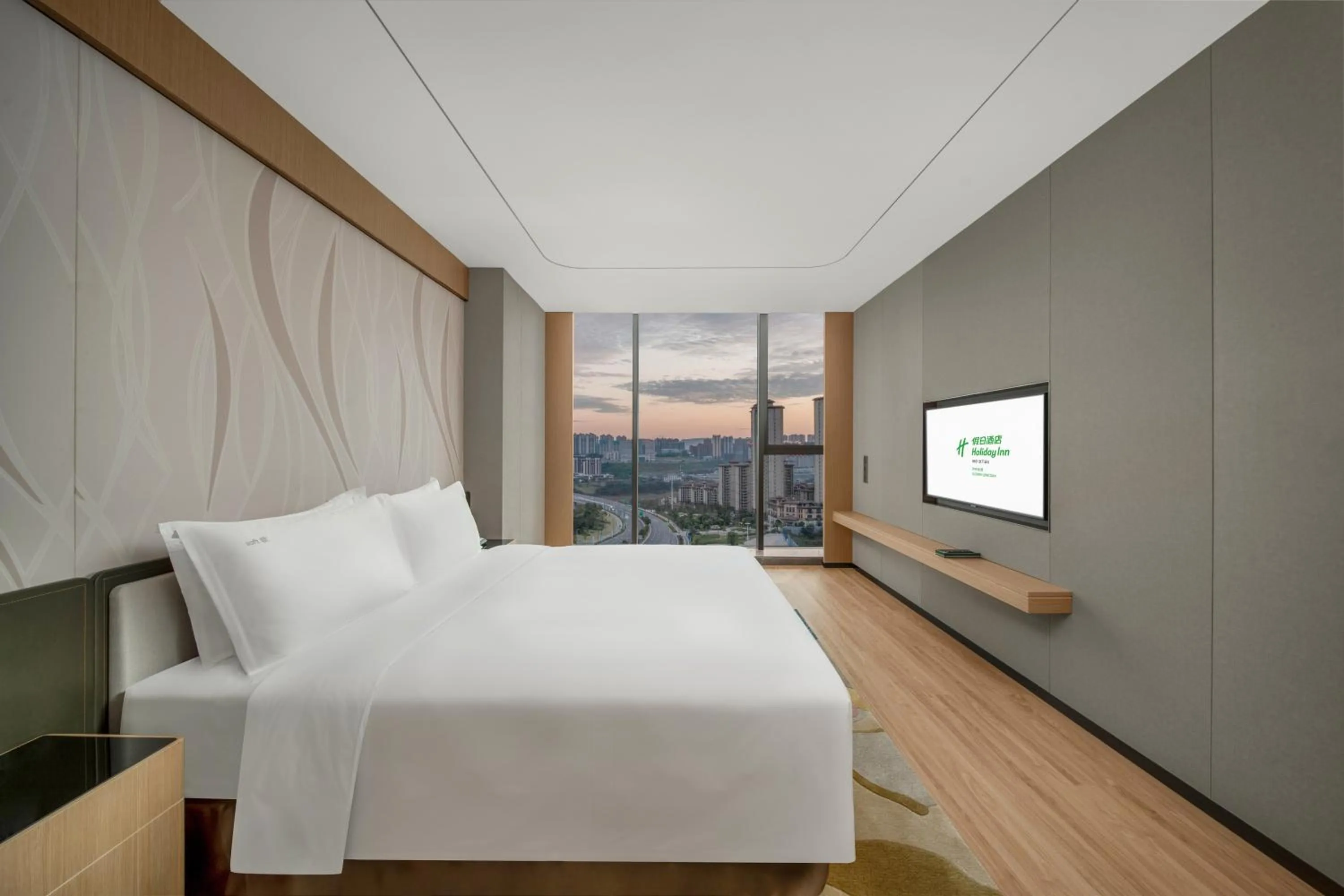 Photo of the whole room, Bed in Holiday Inn Luzhou Longjian by IHG