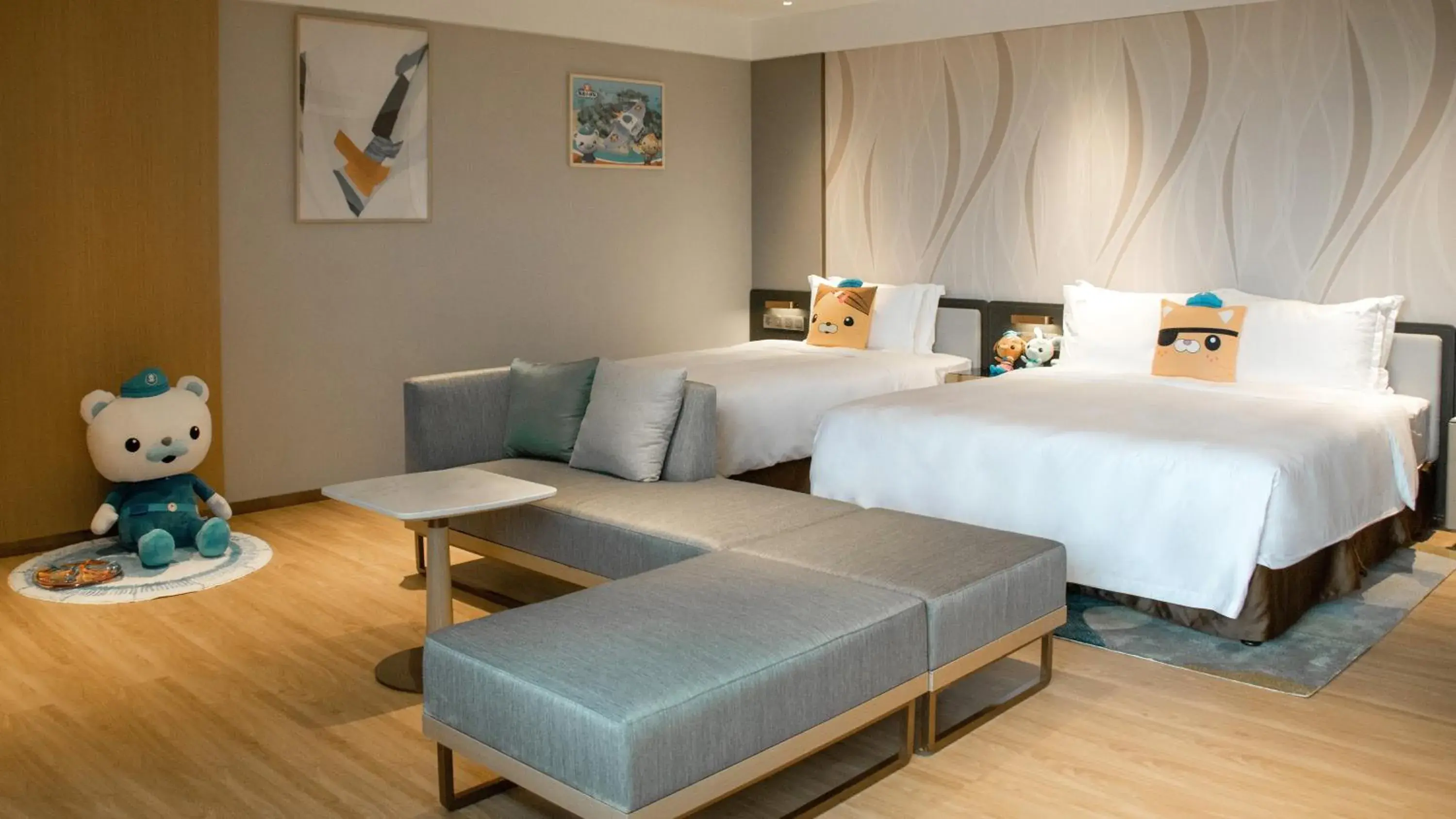 Suite with One King and One Double Bed in Holiday Inn Luzhou Longjian by IHG Suite with One King and One Double Bed in Holiday Inn Luzhou Longjian by IHG