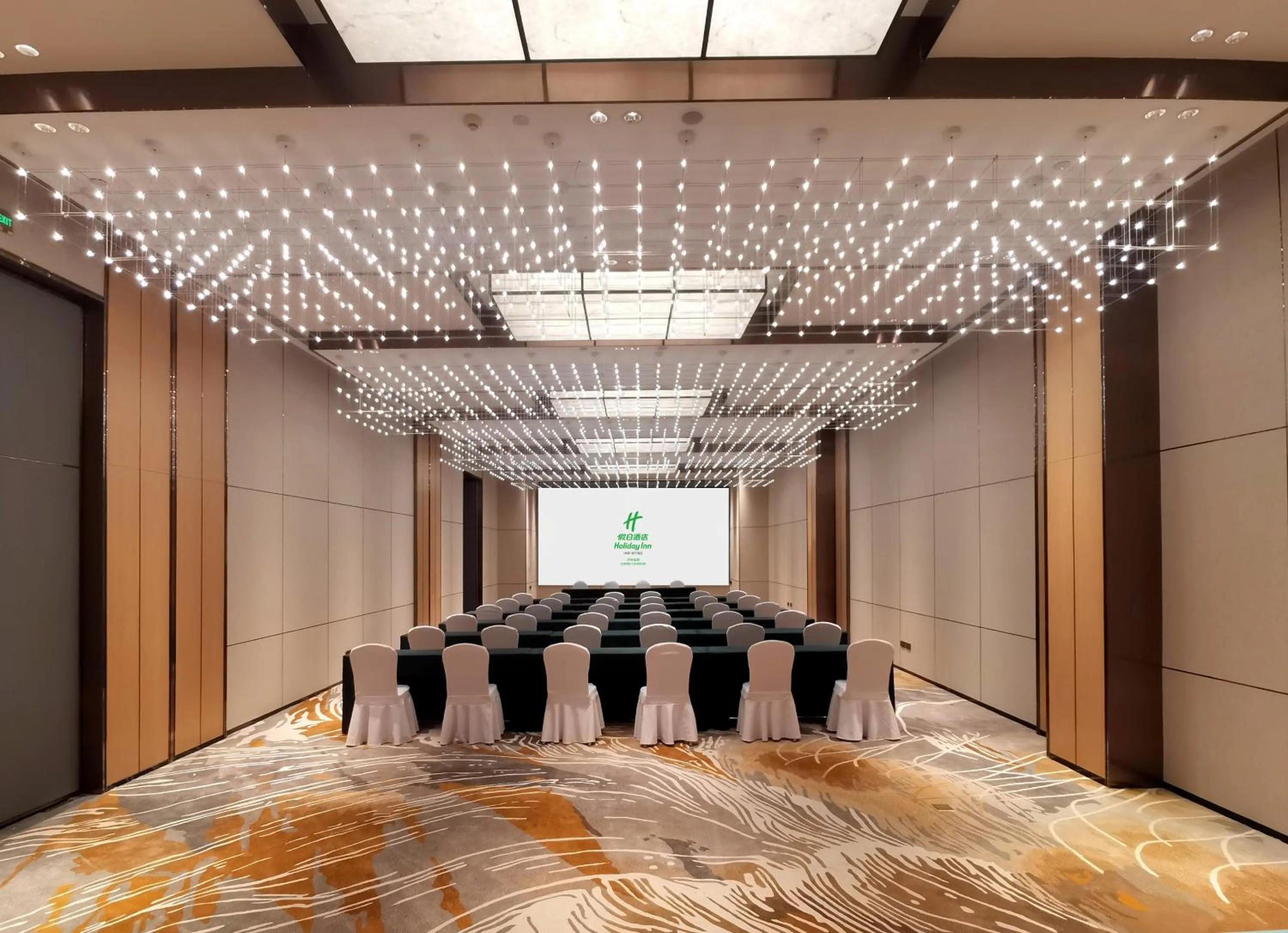 Meeting/conference room in Holiday Inn Luzhou Longjian by IHG