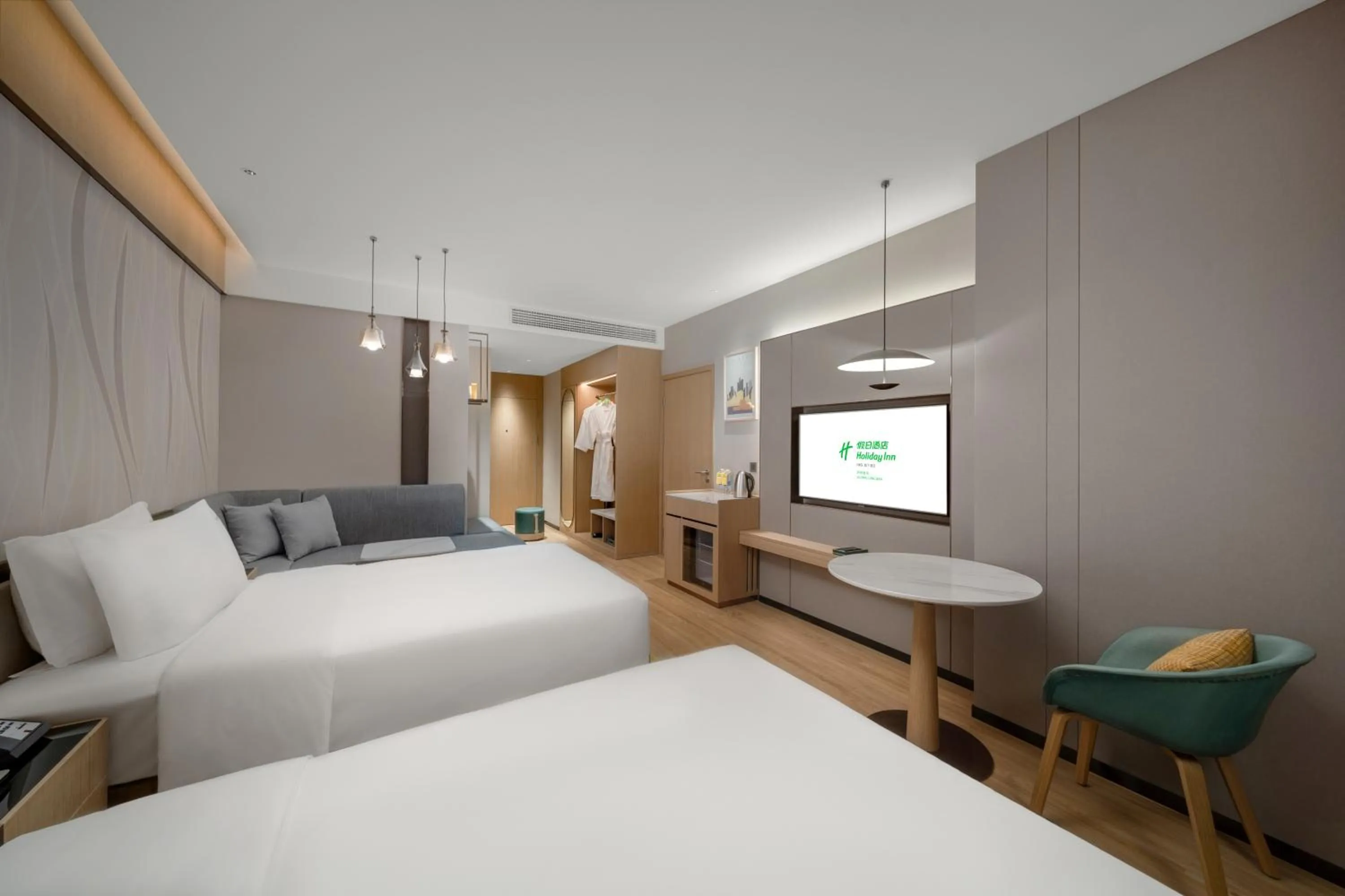 Photo of the whole room, Bed in Holiday Inn Luzhou Longjian by IHG