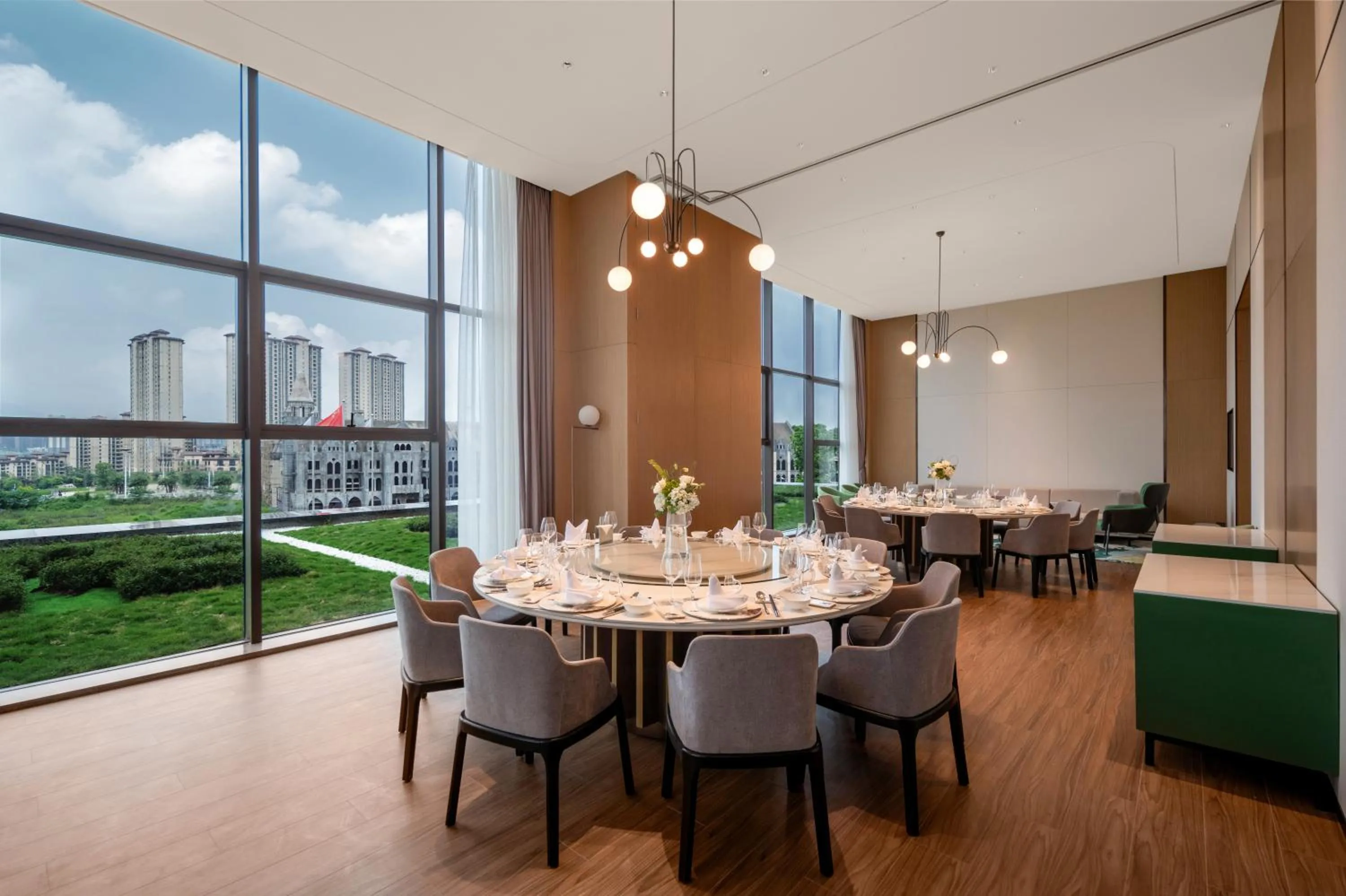 Restaurant/places to eat in Holiday Inn Luzhou Longjian by IHG