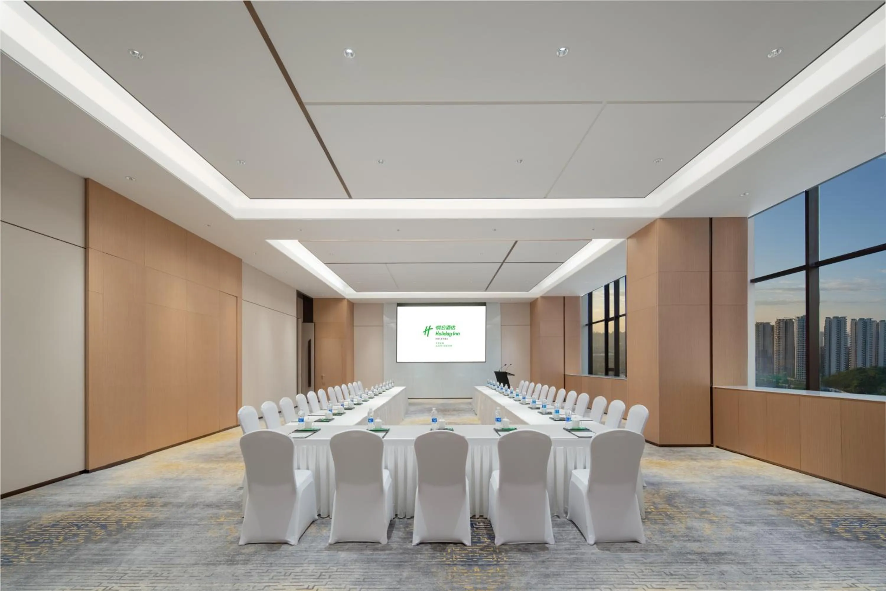 Meeting/conference room in Holiday Inn Luzhou Longjian by IHG