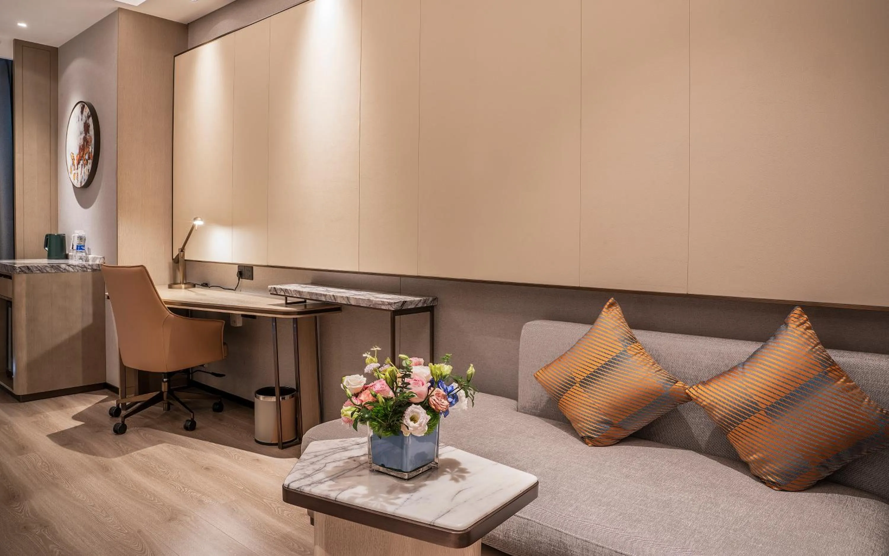 Living room in Crowne Plaza Changsha Development Zone by IHG