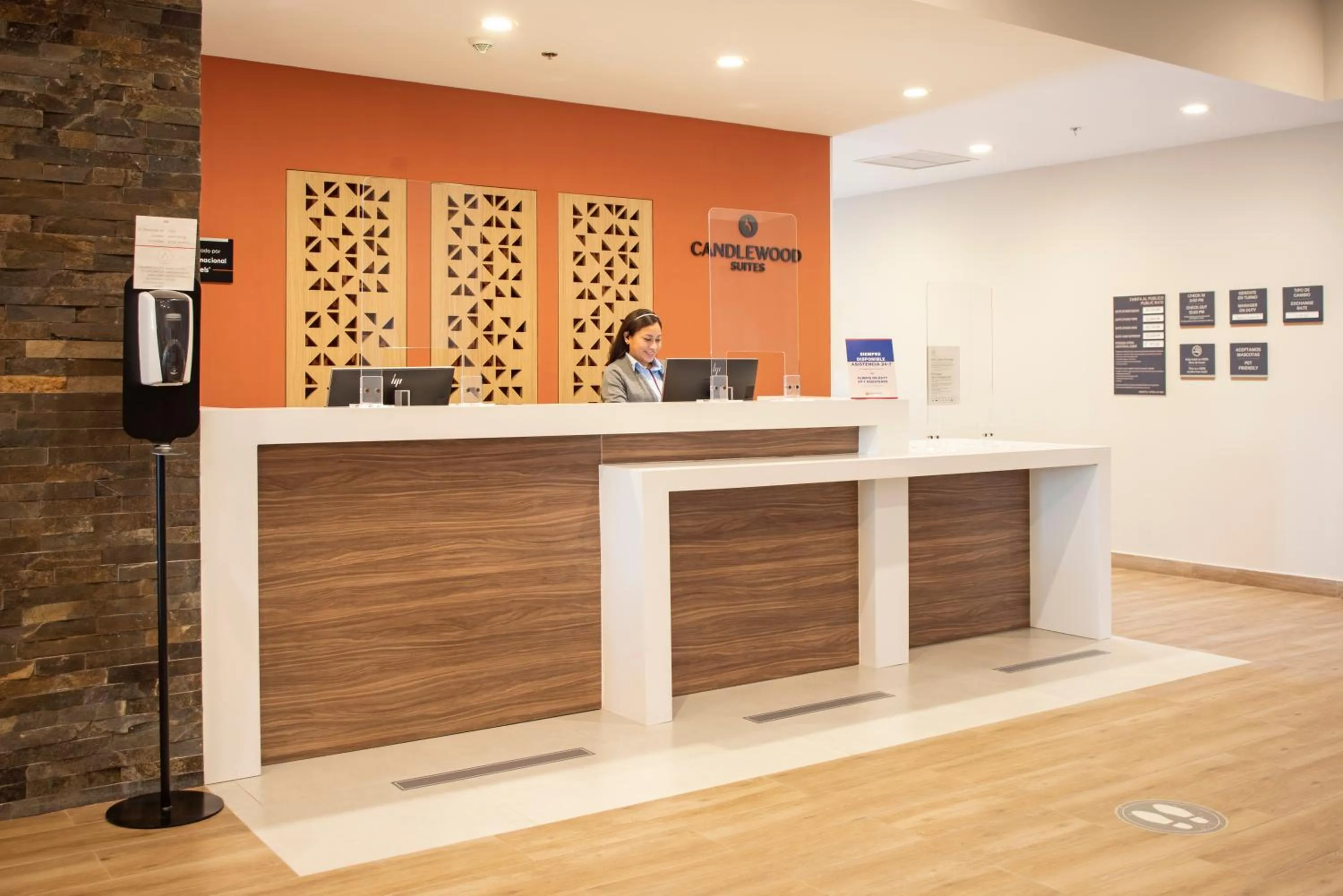 Lobby or reception in Candlewood Suites - Guadalajara Galerias by IHG