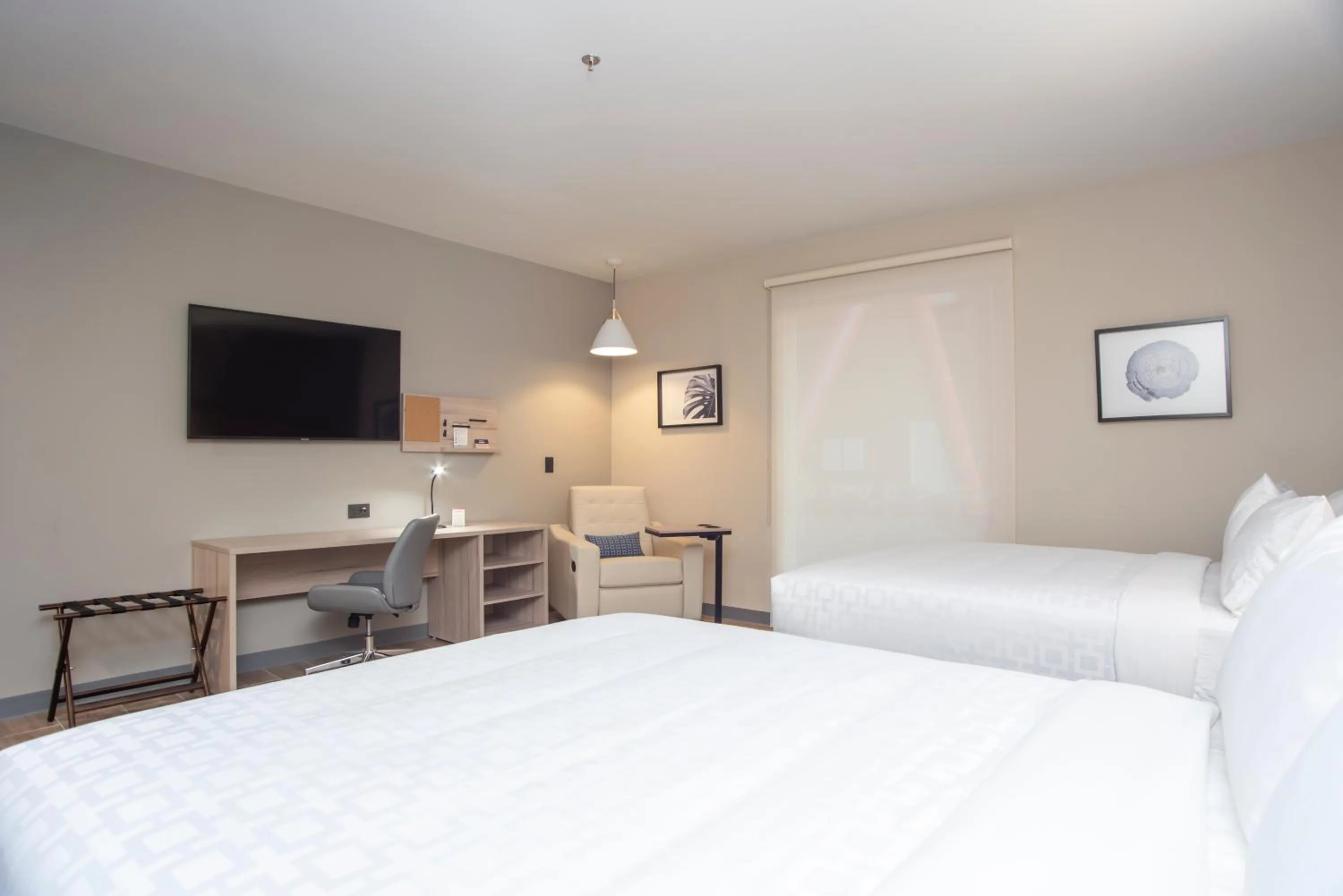 Photo of the whole room, Bed in Candlewood Suites - Guadalajara Galerias by IHG