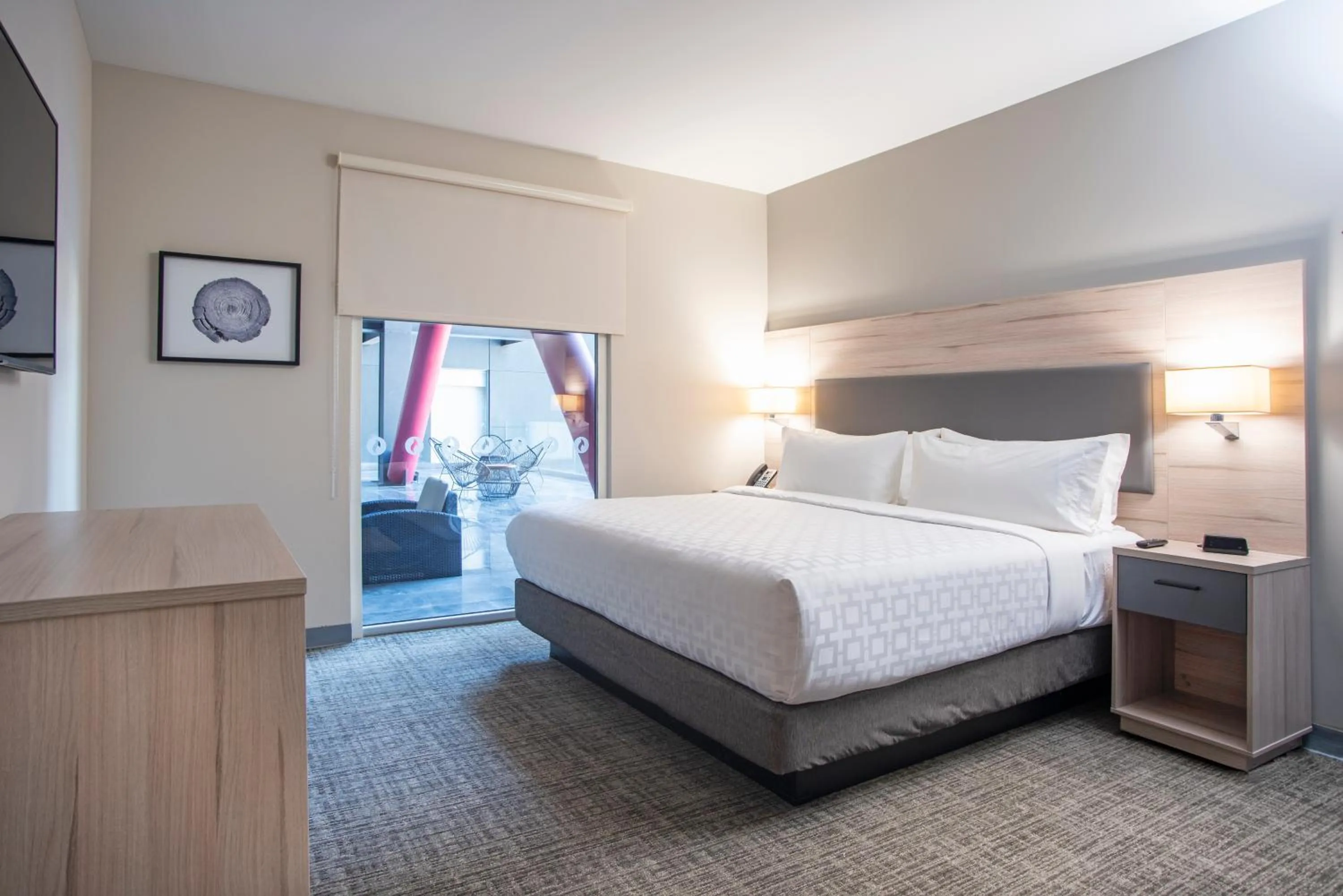 Photo of the whole room, Bed in Candlewood Suites - Guadalajara Galerias by IHG