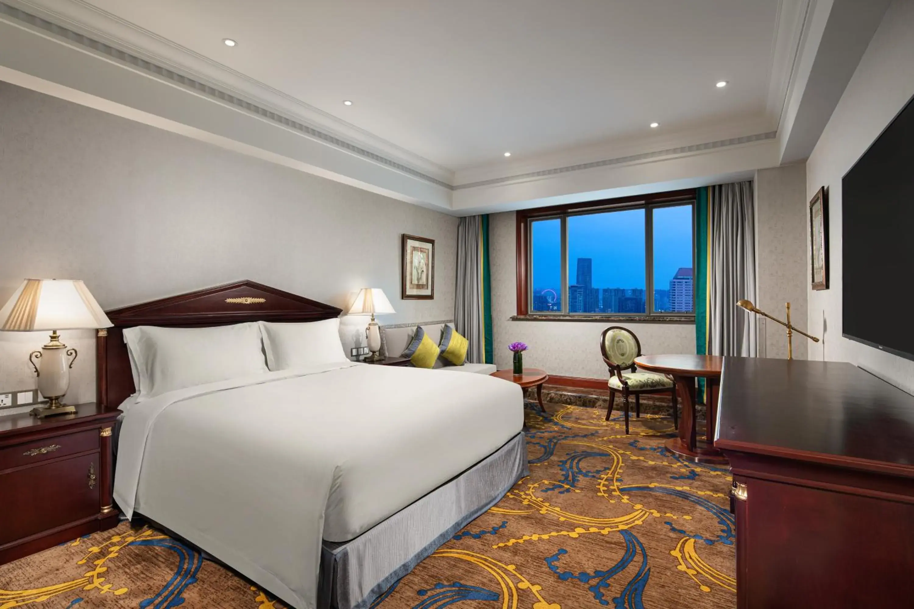 Standard King Room - High Floor in Crowne Plaza Shanghai Nanjing Road by IHG Standard King Room - High Floor in Crowne Plaza Shanghai Nanjing Road by IHG