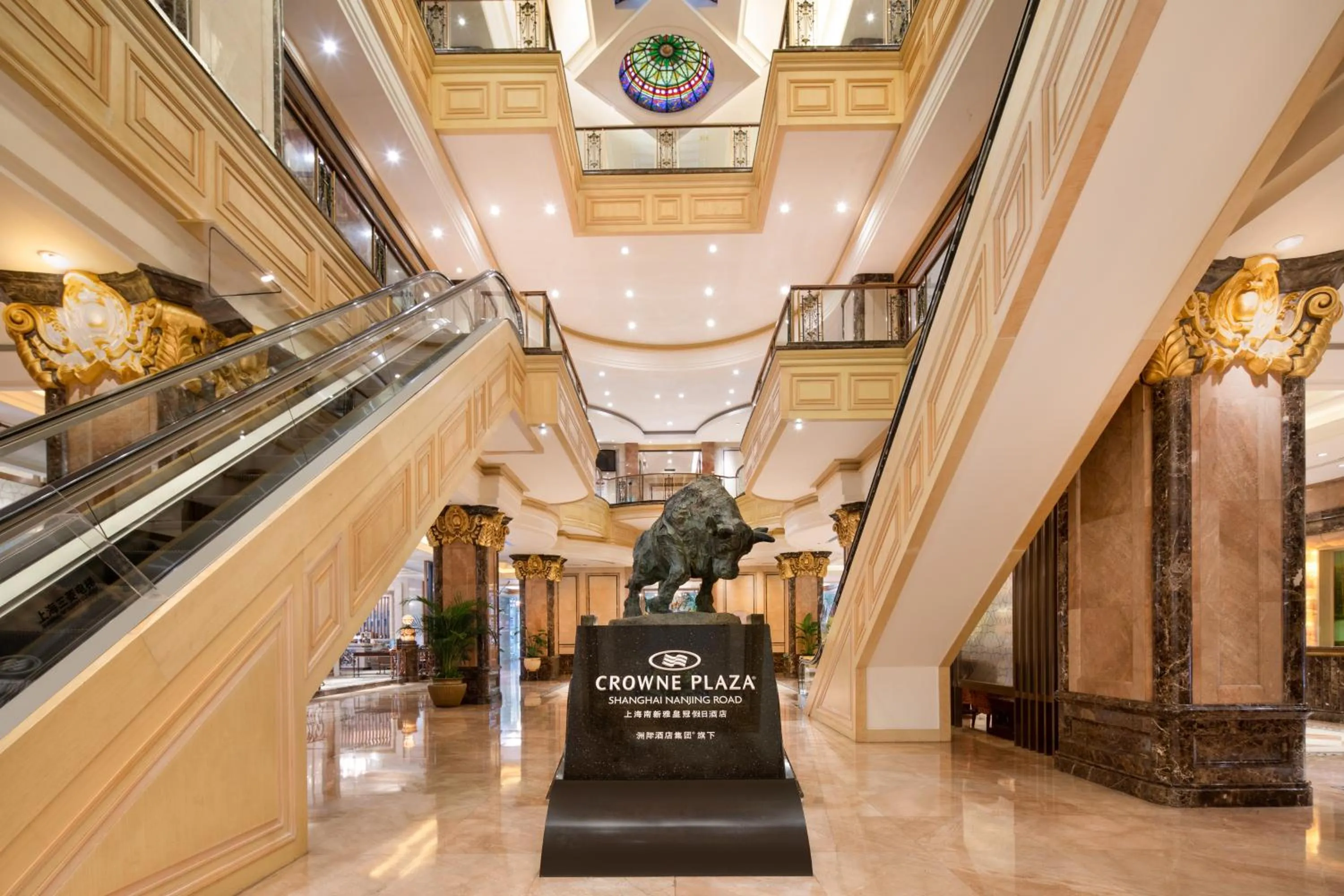 Lobby or reception in Crowne Plaza Shanghai Nanjing Road by IHG