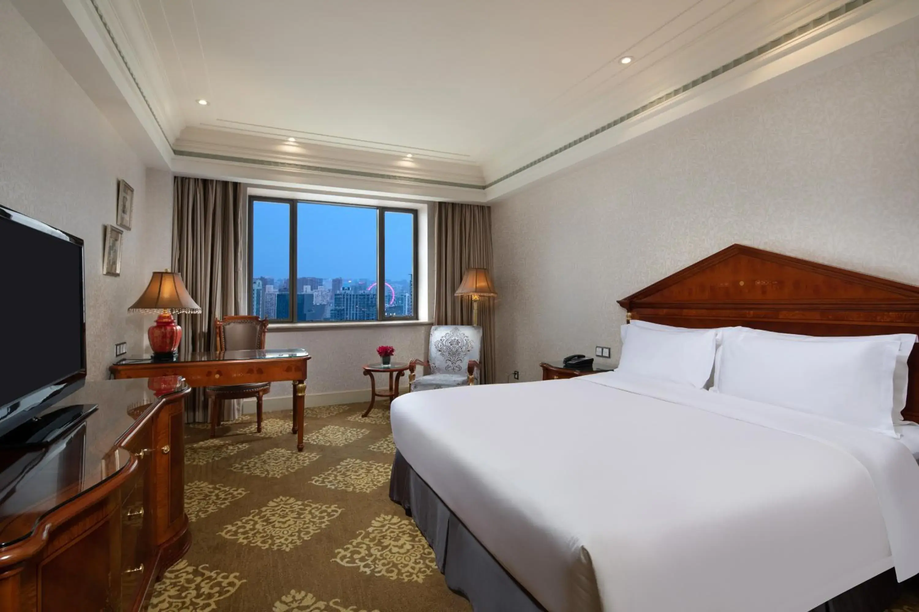 Standard King Room in Crowne Plaza Shanghai Nanjing Road by IHG Standard King Room in Crowne Plaza Shanghai Nanjing Road by IHG