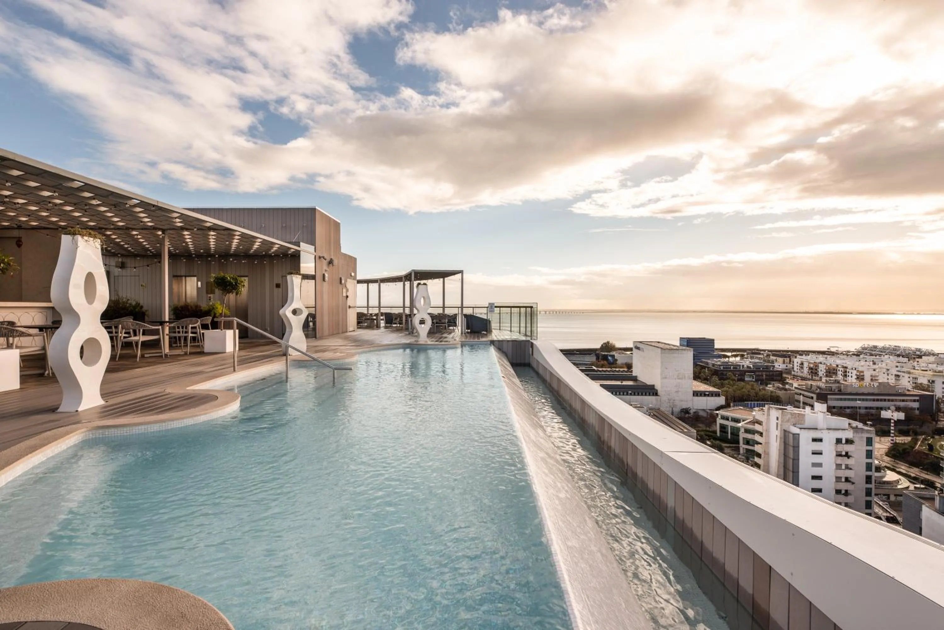 Swimming pool in Eurostars Universal Lisboa