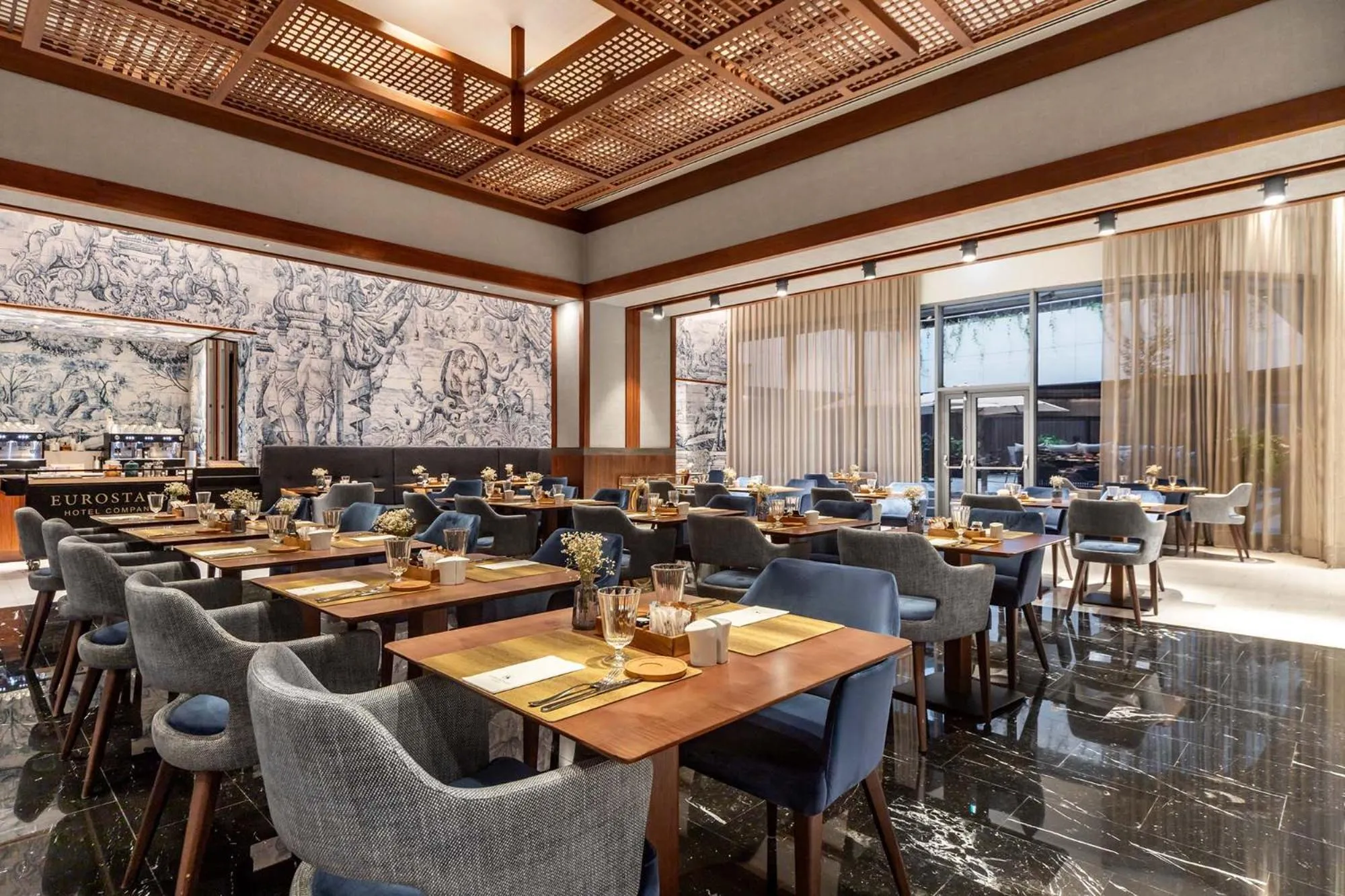 Restaurant/places to eat in Eurostars Universal Lisboa