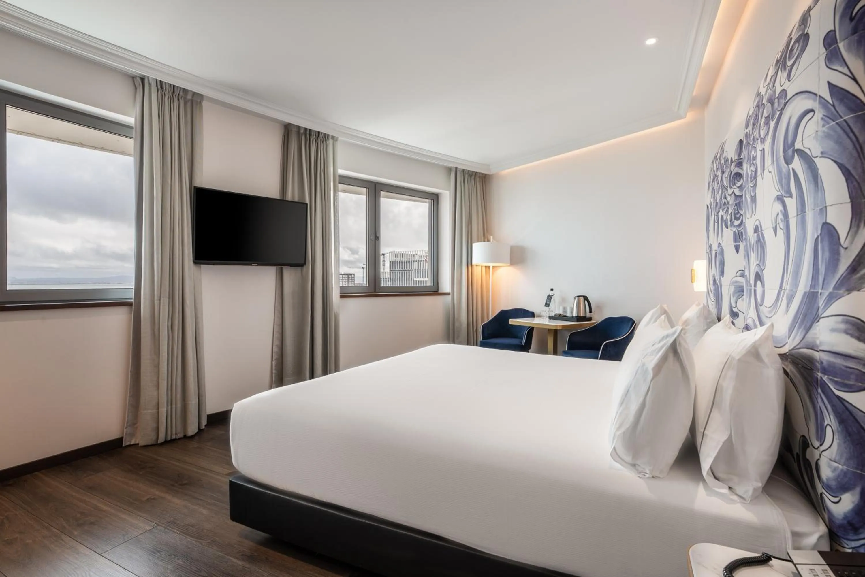 Bedroom, Bed in Eurostars Universal Lisboa