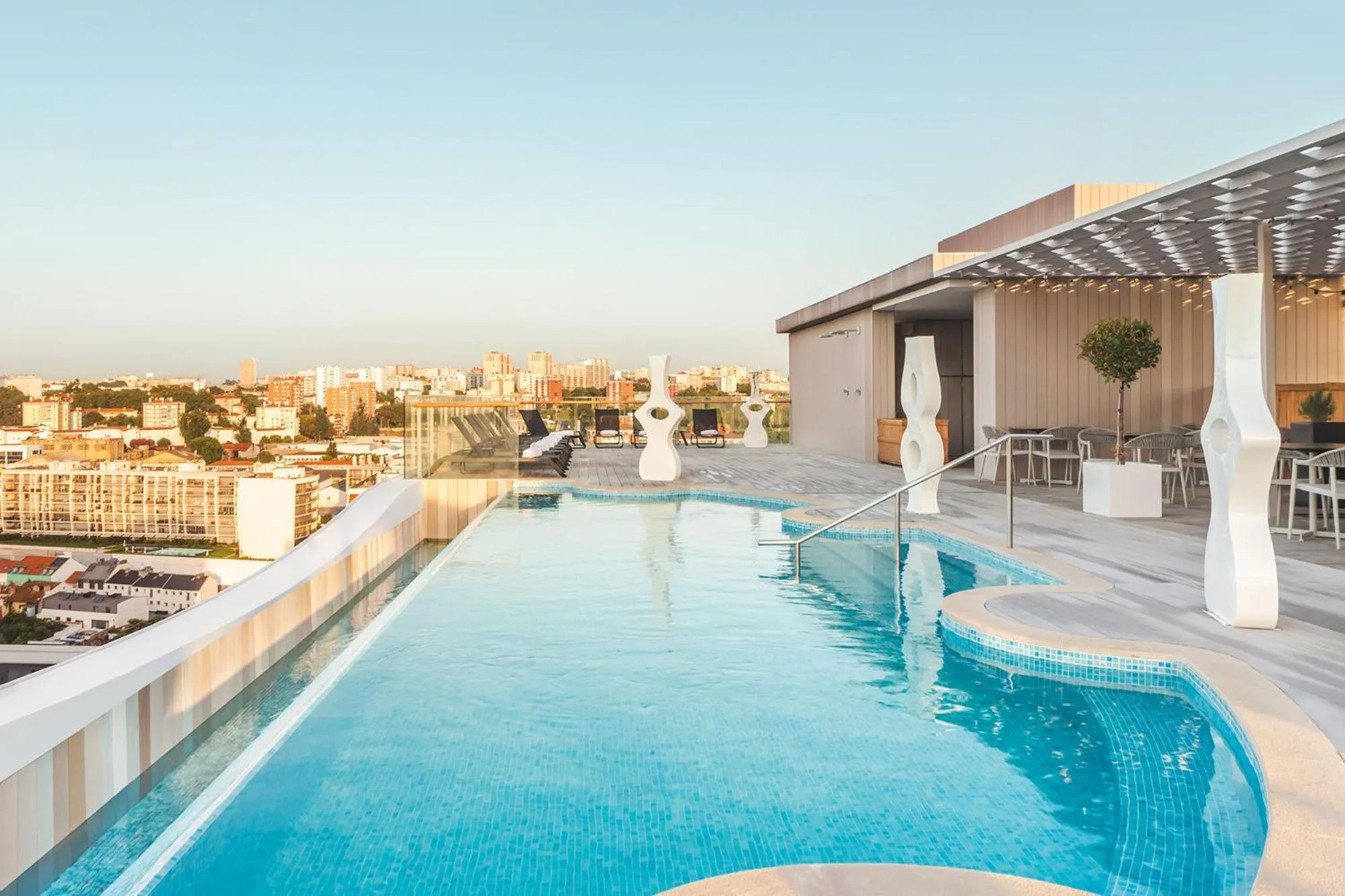 Swimming pool in Eurostars Universal Lisboa