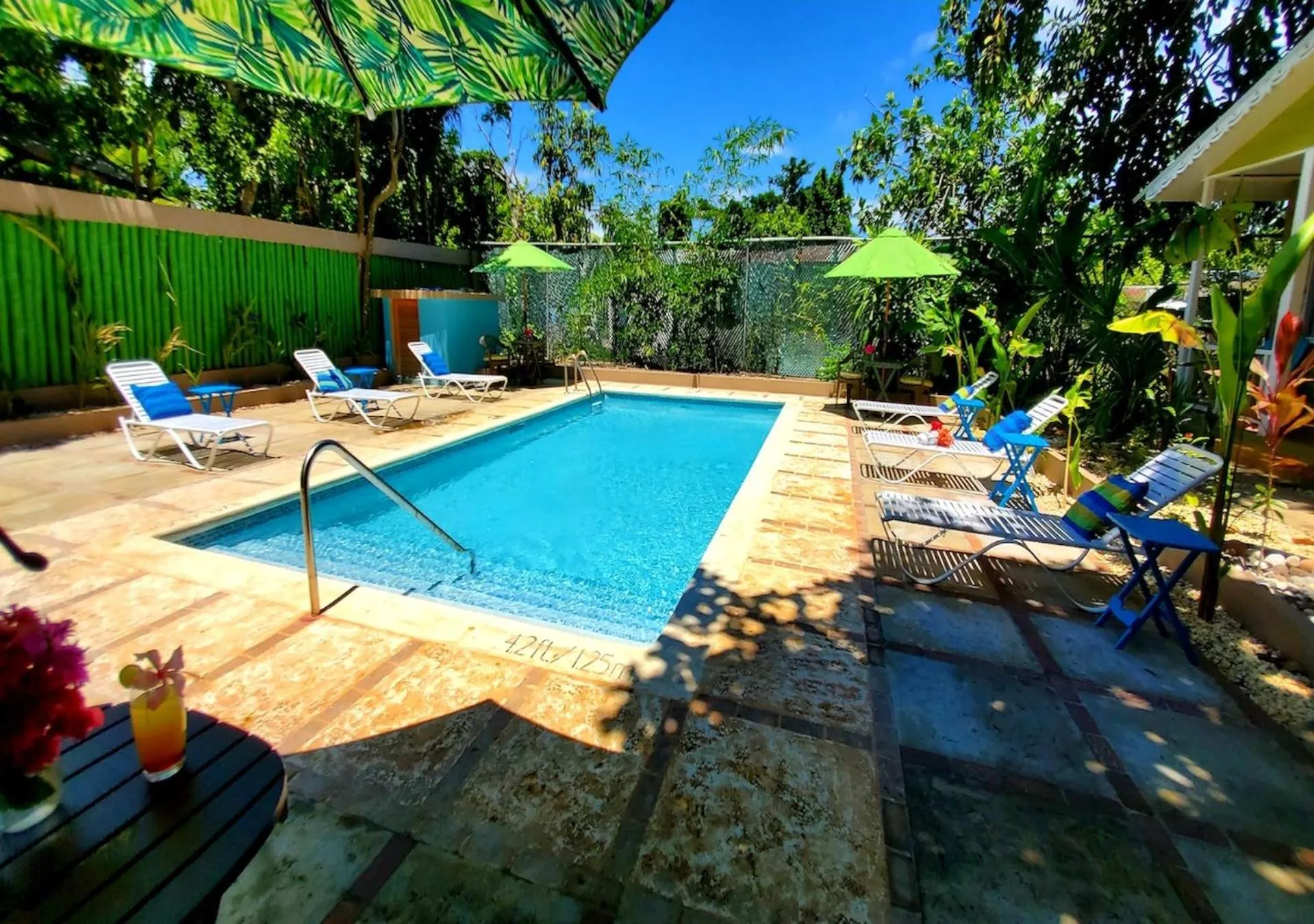 Swimming pool in Bak A Yaad