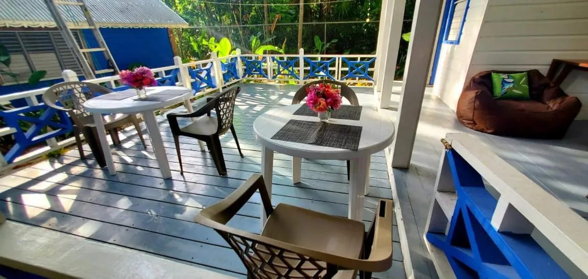 Communal lounge/ TV room in Bak A Yaad