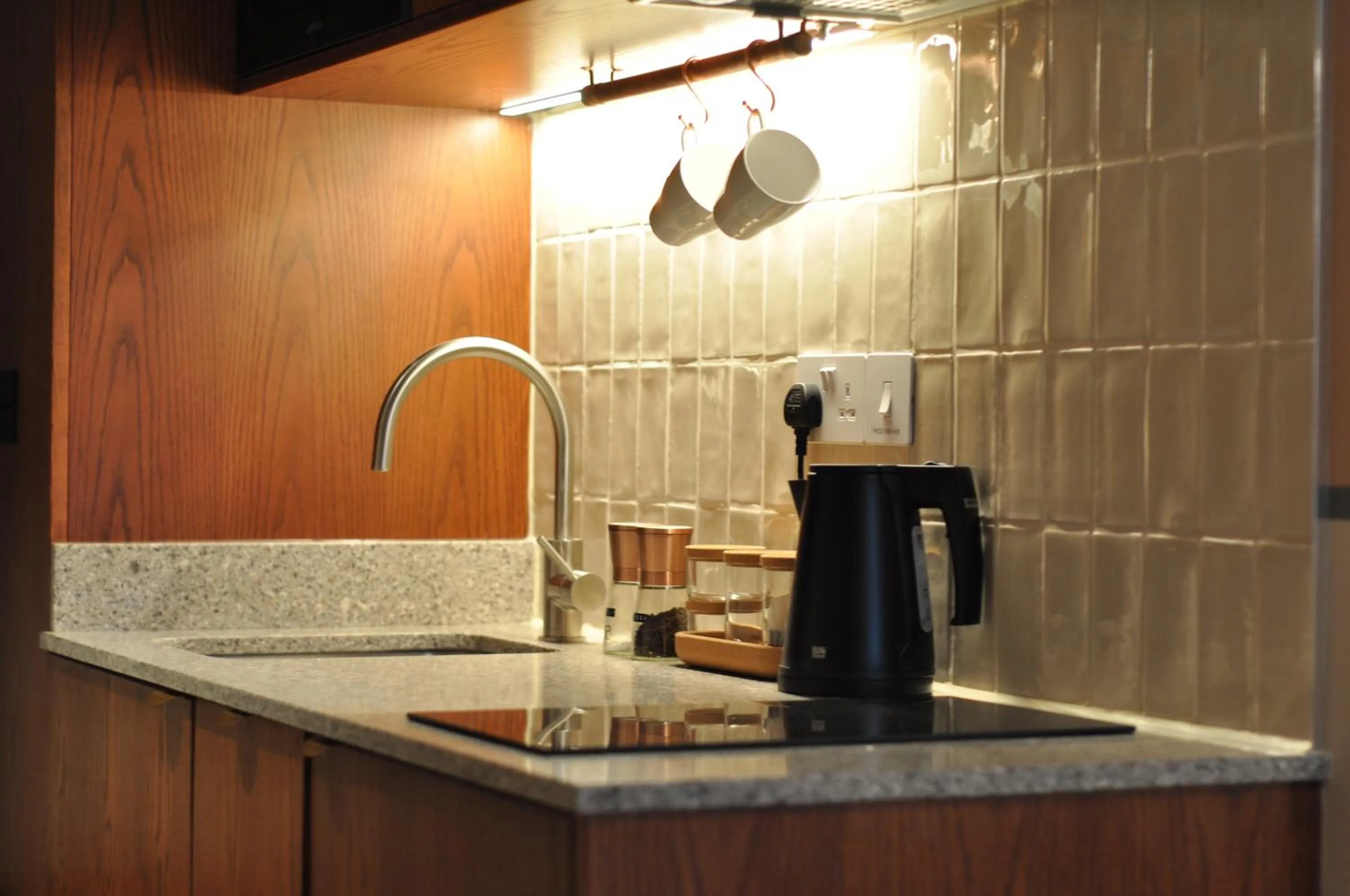 Kitchen or kitchenette in room2 London Chiswick Hometel