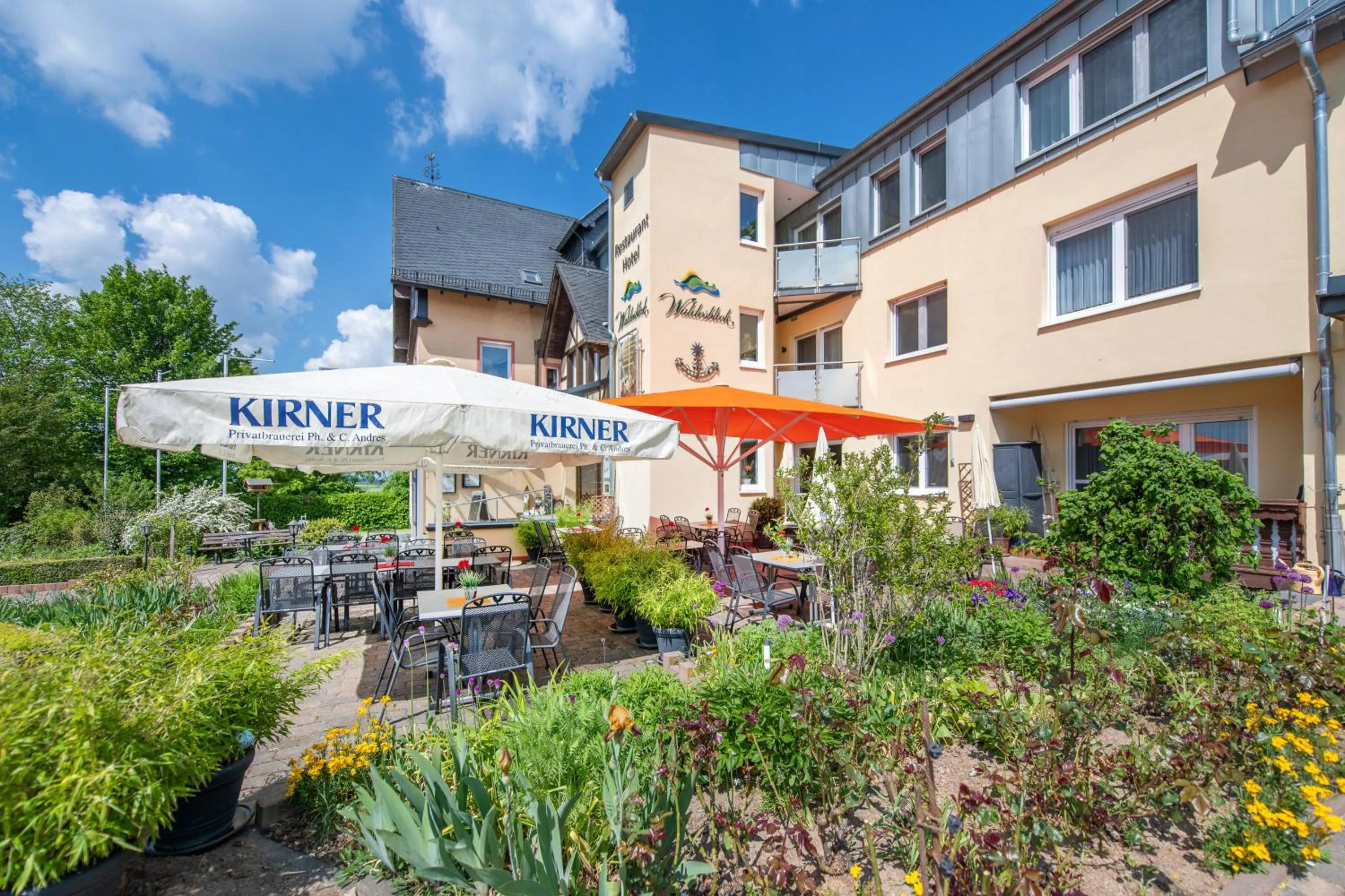 Property building in Waldesblick, Hotel-Restaurant