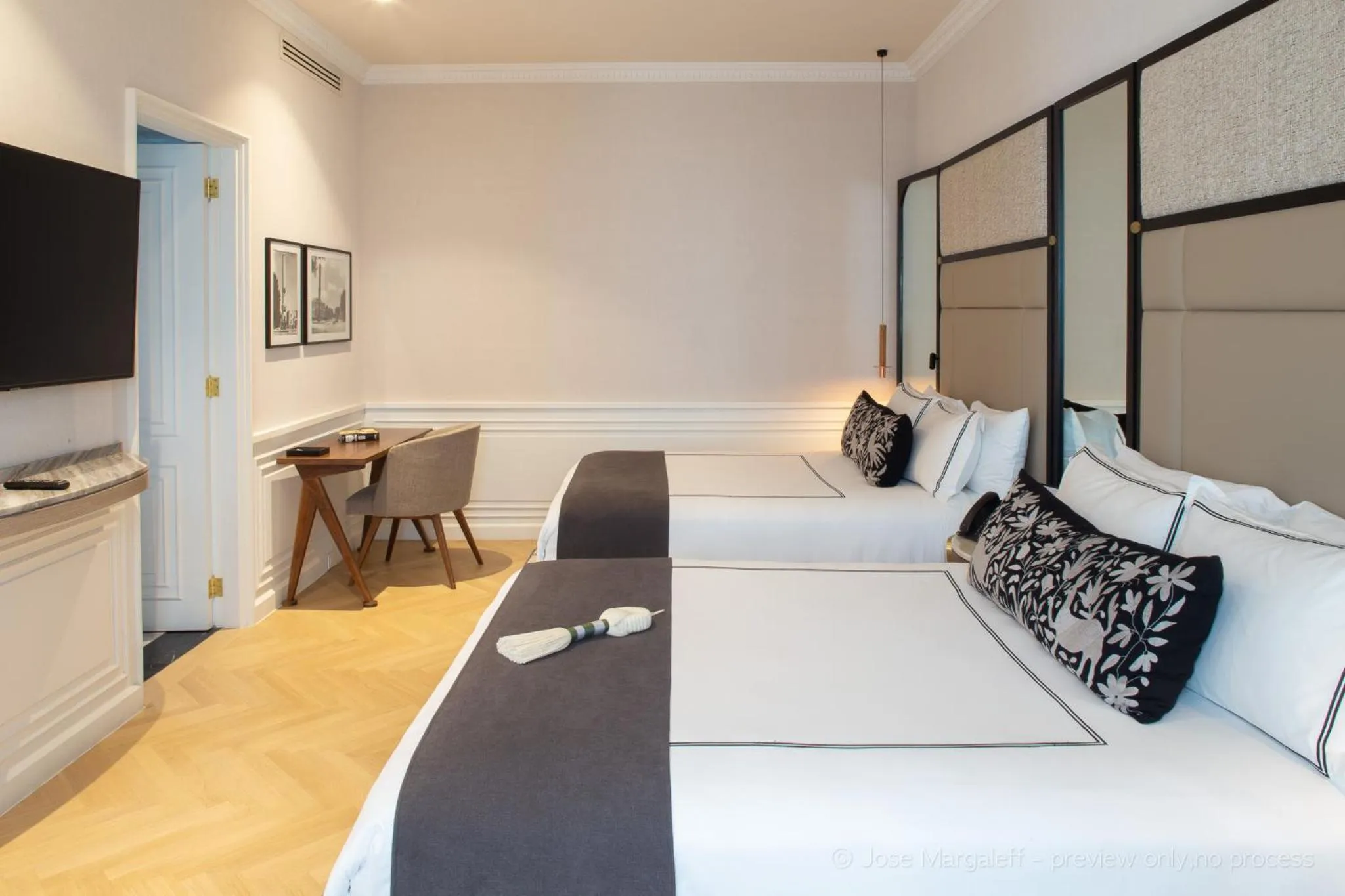 Bedroom, Bed in The Alest Hotel