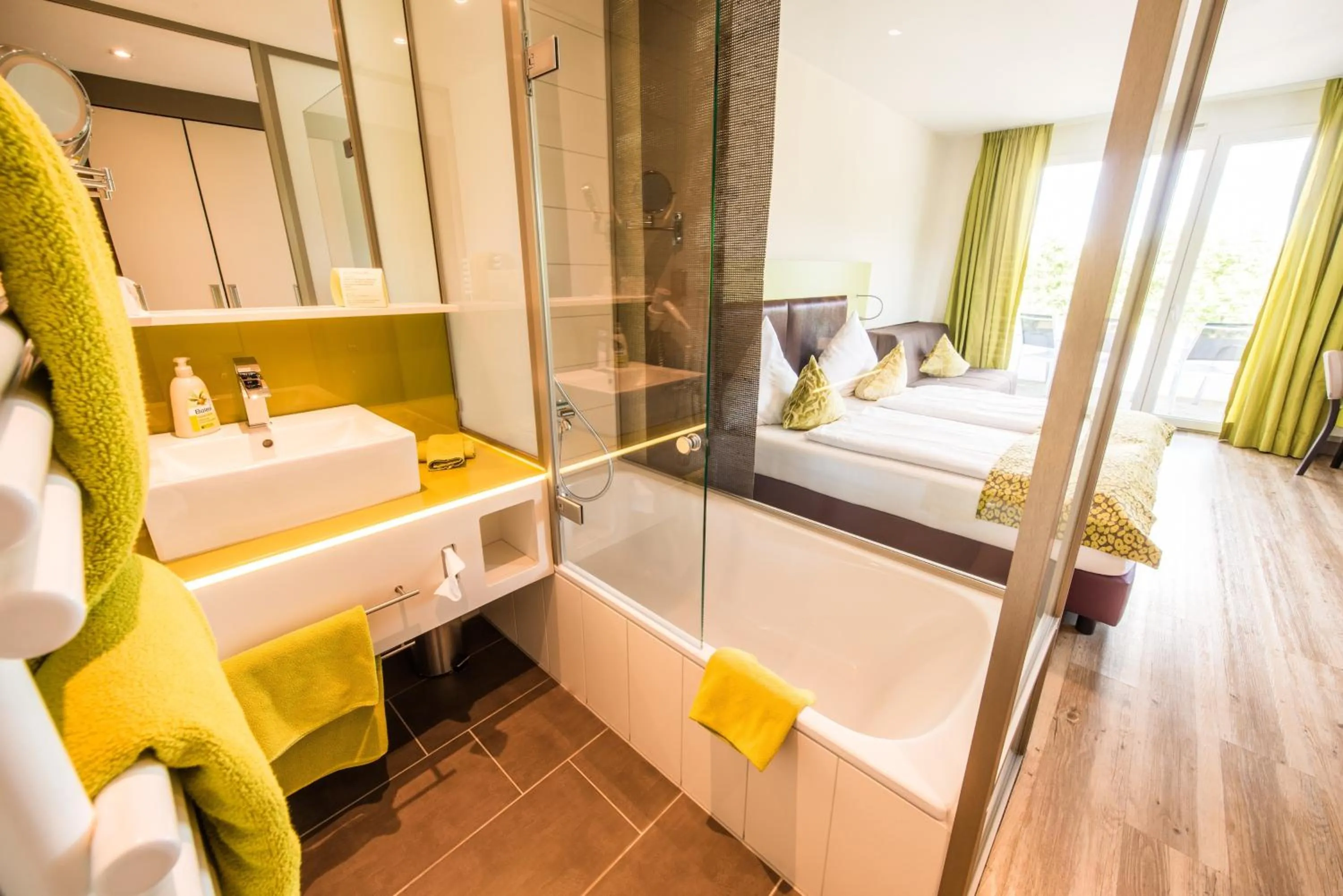 Photo of the whole room, Bed in Hotel Volapük