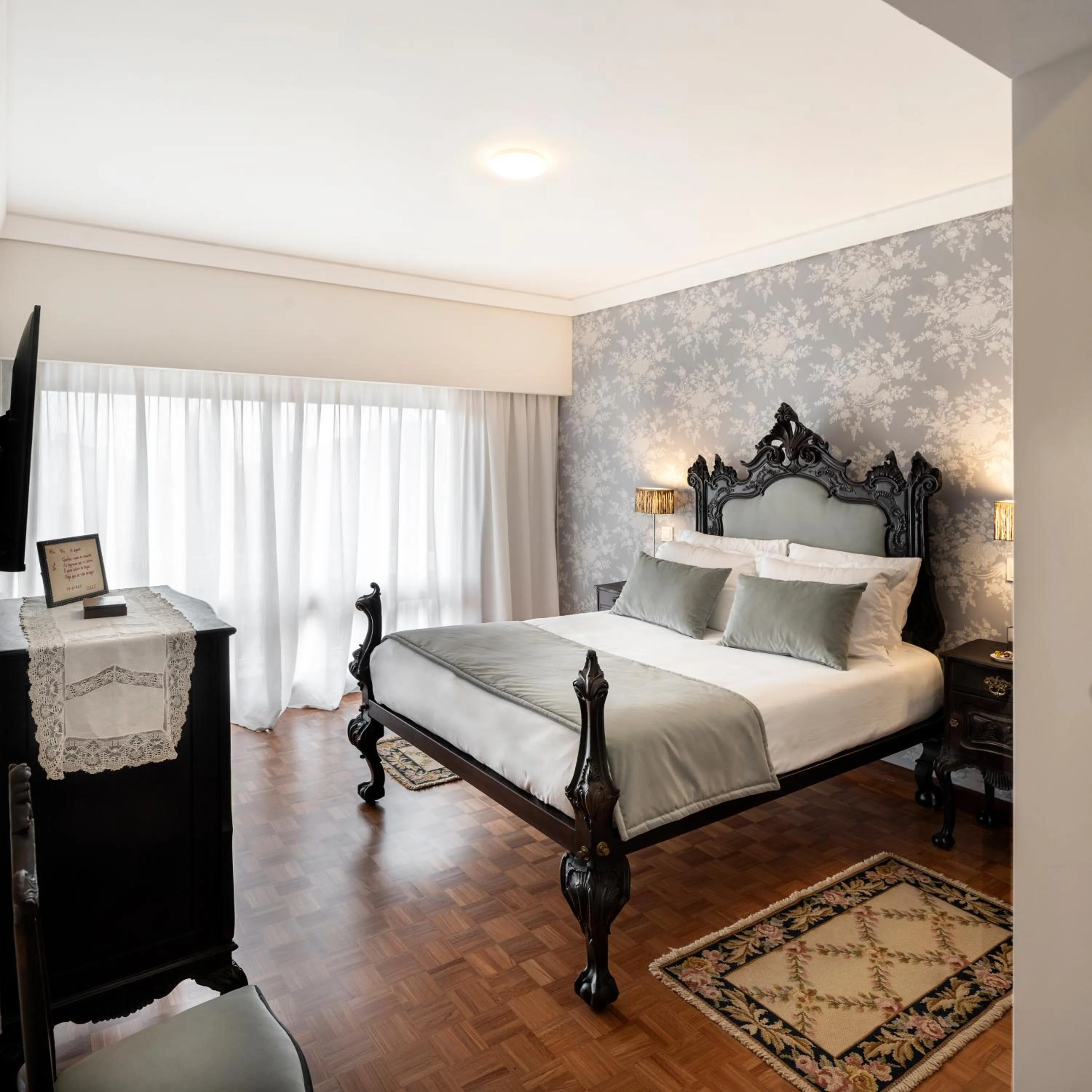 Bedroom, Bed in Santiago Family House