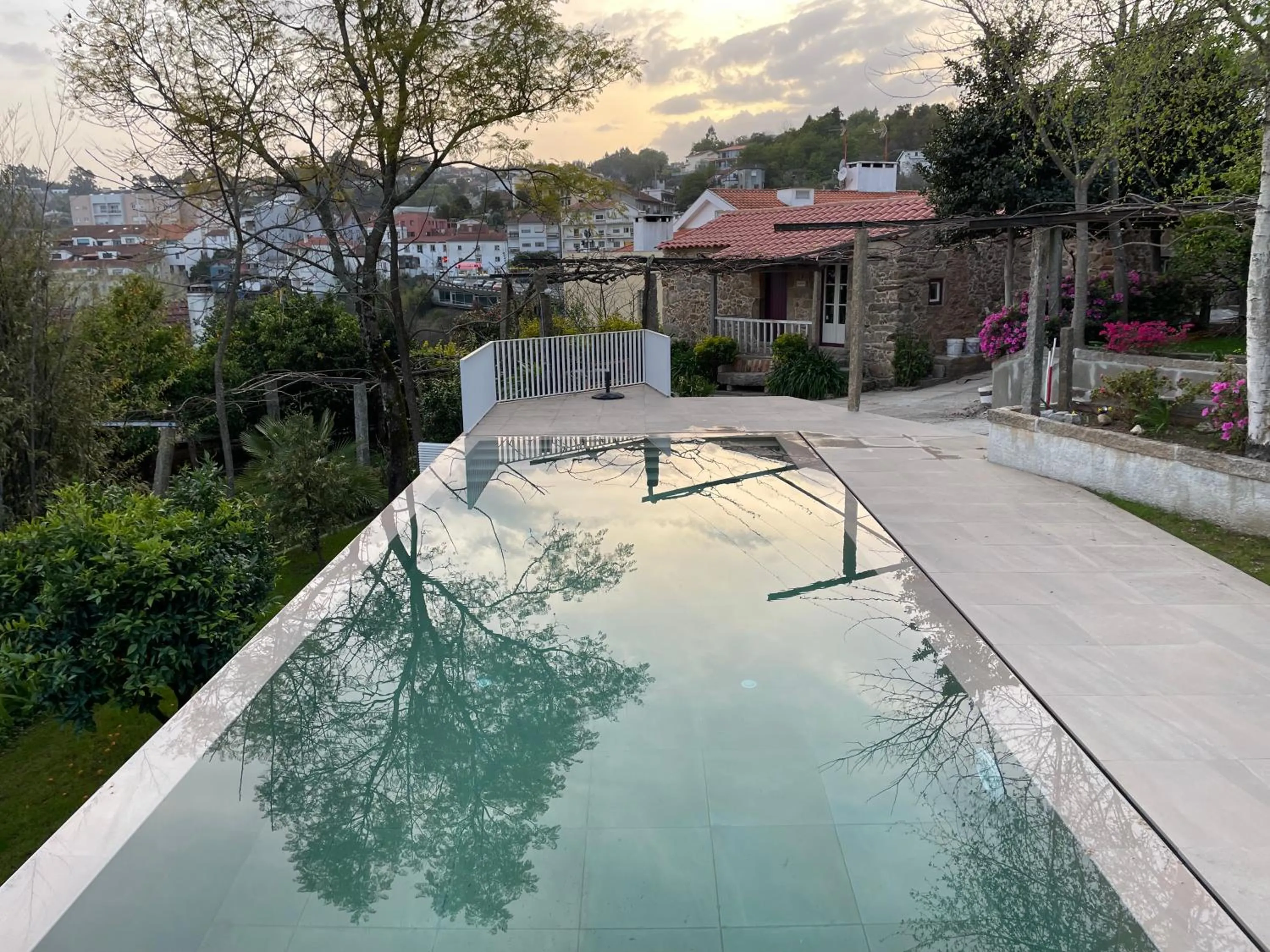 Swimming pool in Santiago Family House