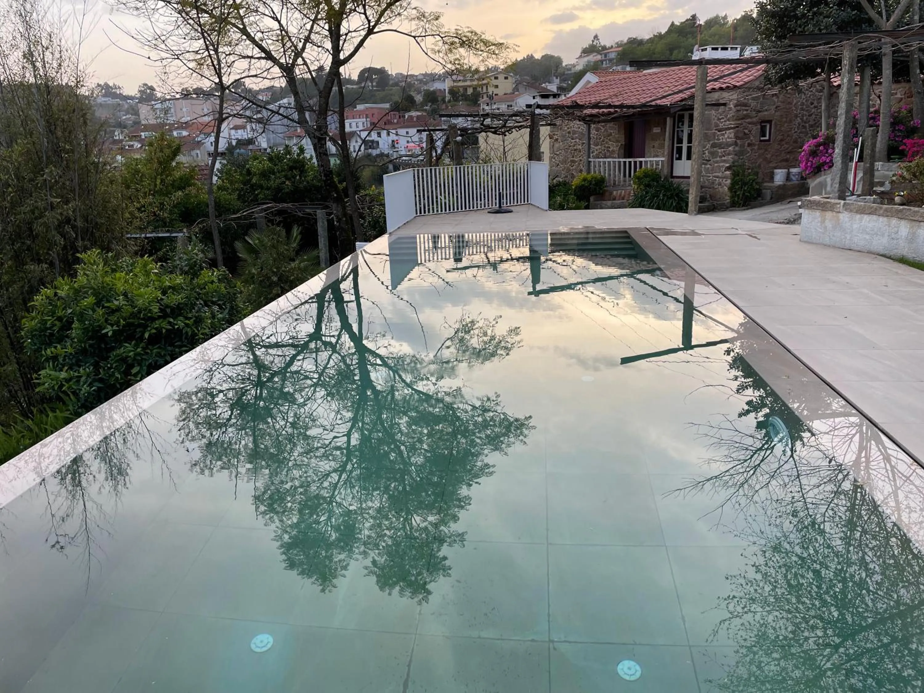 Swimming pool in Santiago Family House