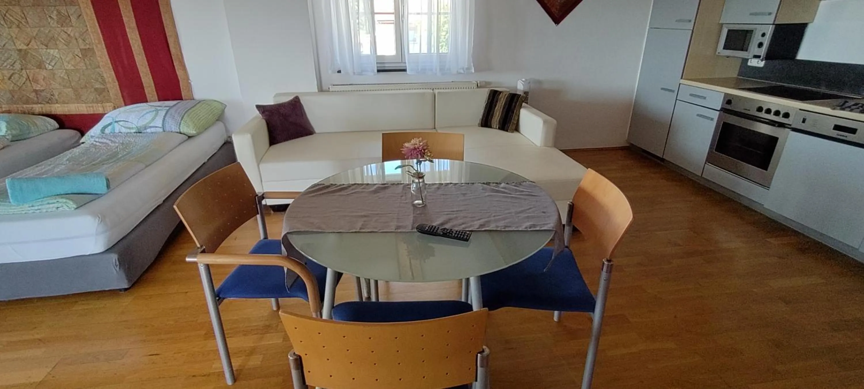 Seating area in Geinberg Suites & Via Nova Lodges