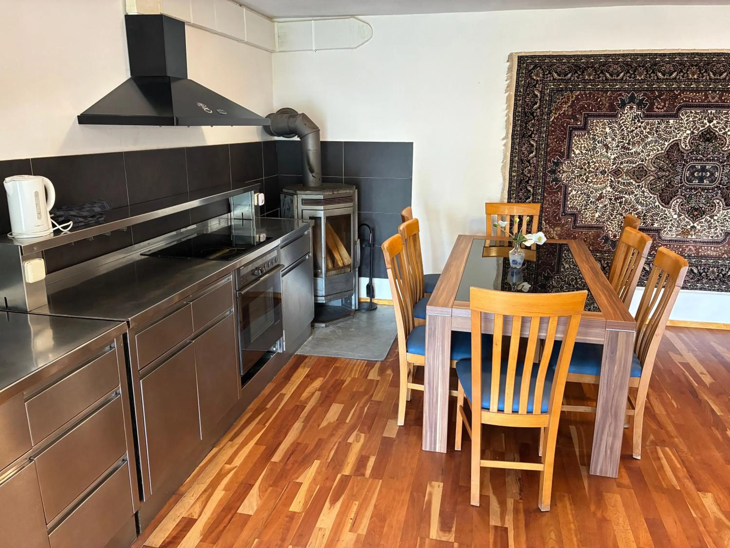 Kitchen or kitchenette in Geinberg Suites & Via Nova Lodges