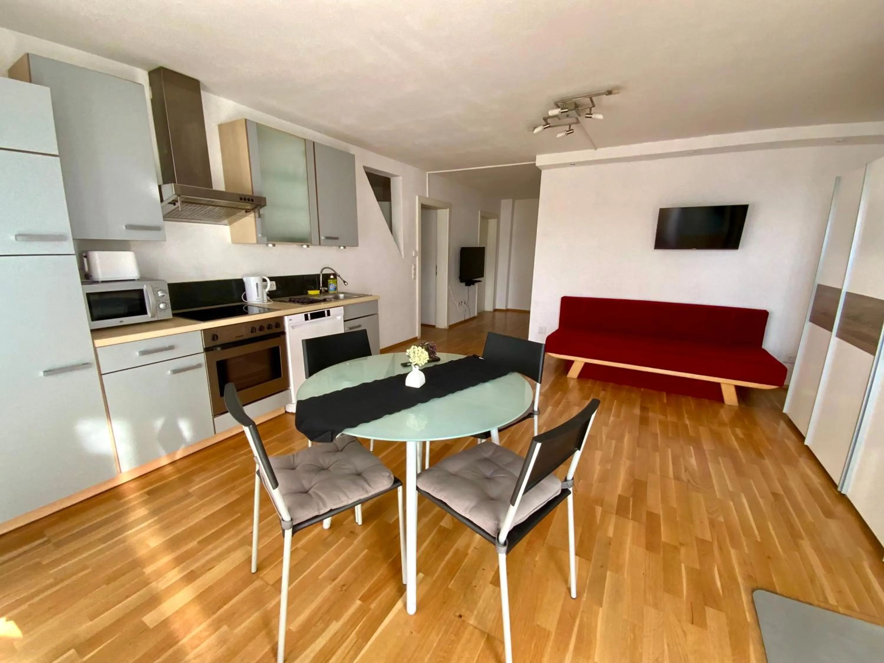 Dining area in Geinberg Suites & Via Nova Lodges