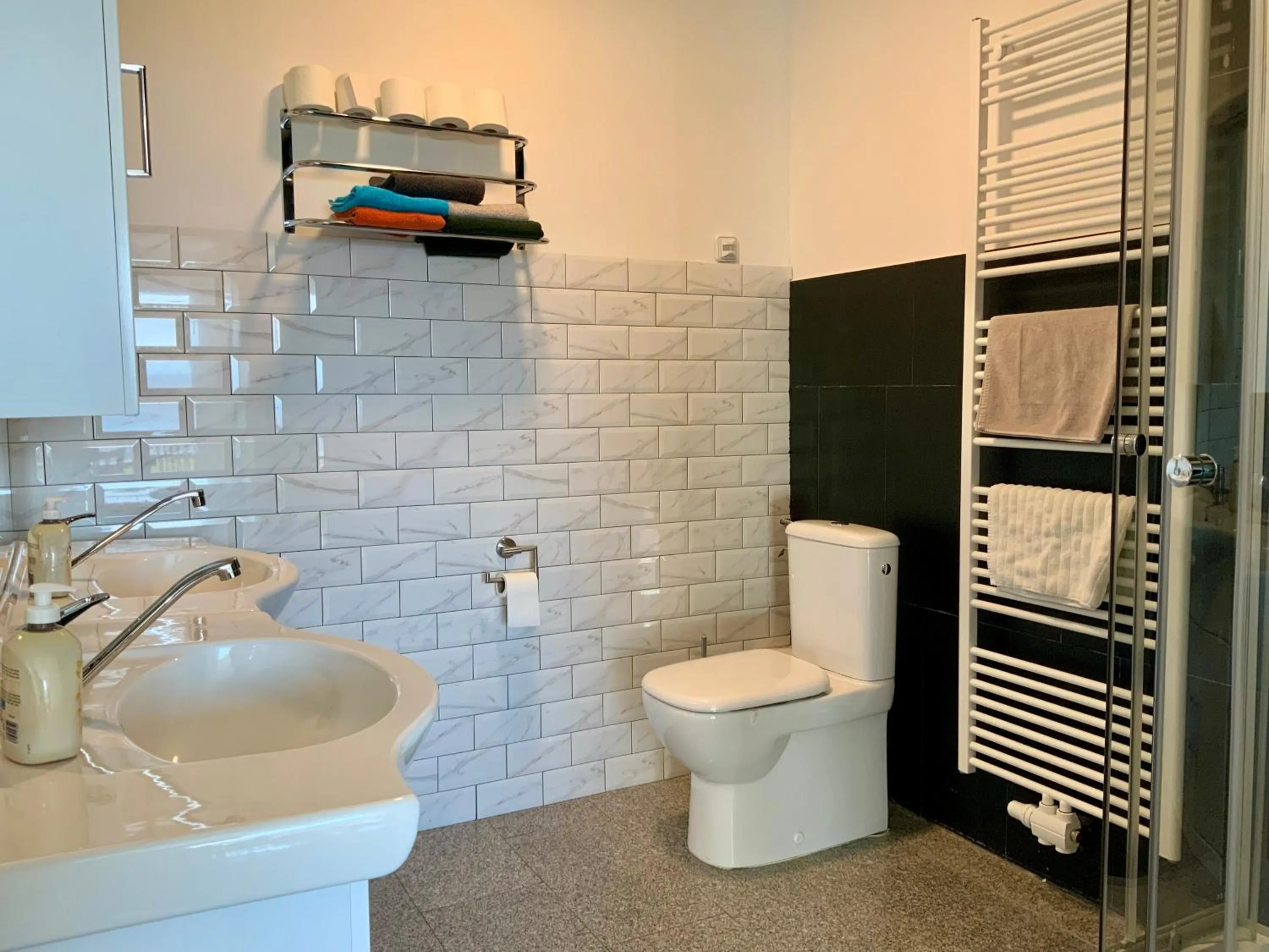 Bathroom in Geinberg Suites & Via Nova Lodges