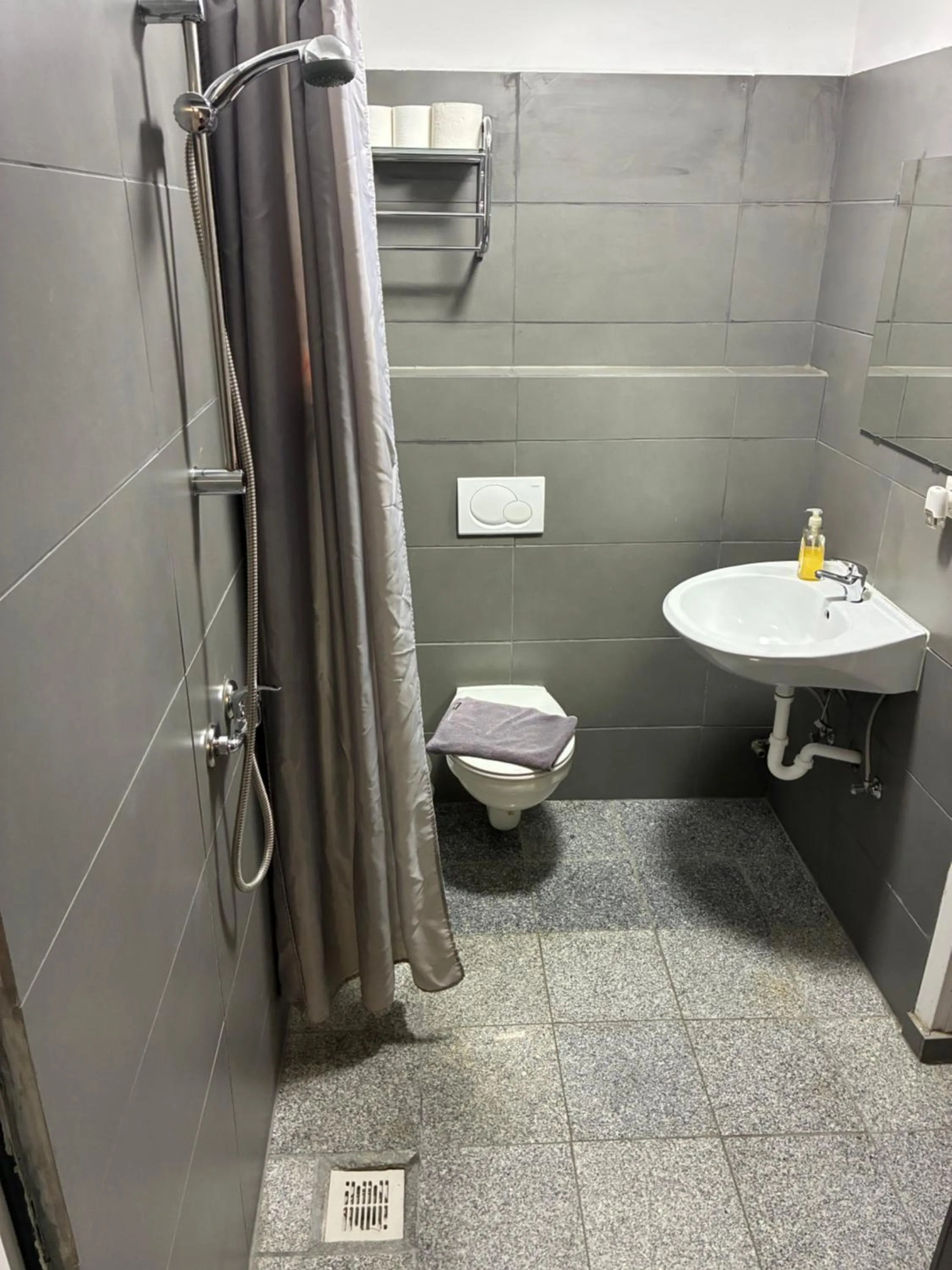 Shower in Geinberg Suites & Via Nova Lodges