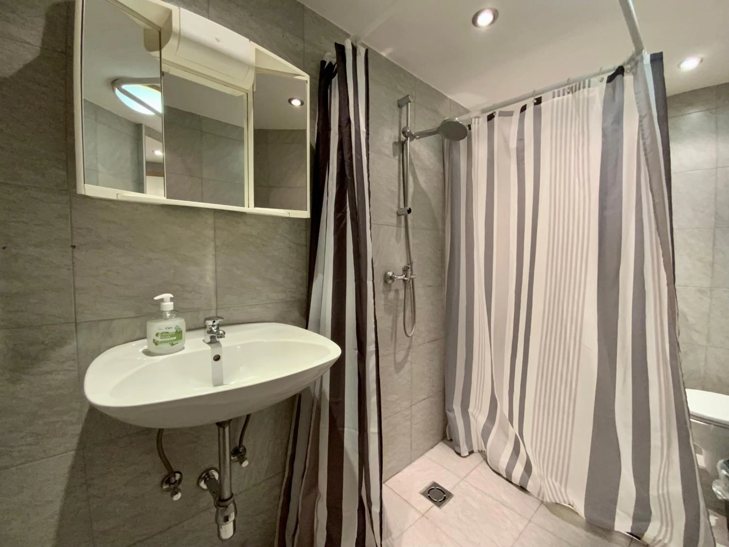 Bathroom in Geinberg Suites & Via Nova Lodges