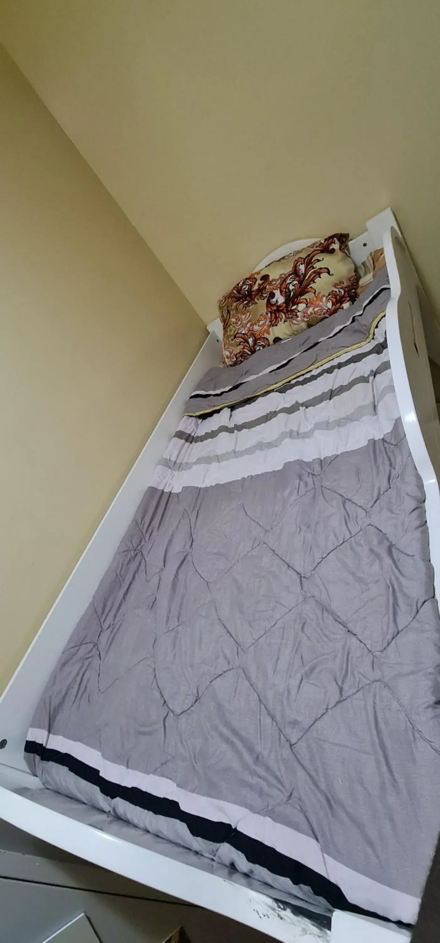 Single Bed in 4-Bed Dormitory Room in Dubai Hostel, Bedspace and Backpackers Single Bed in 4-Bed Dormitory Room in Dubai Hostel, Bedspace and Backpackers
