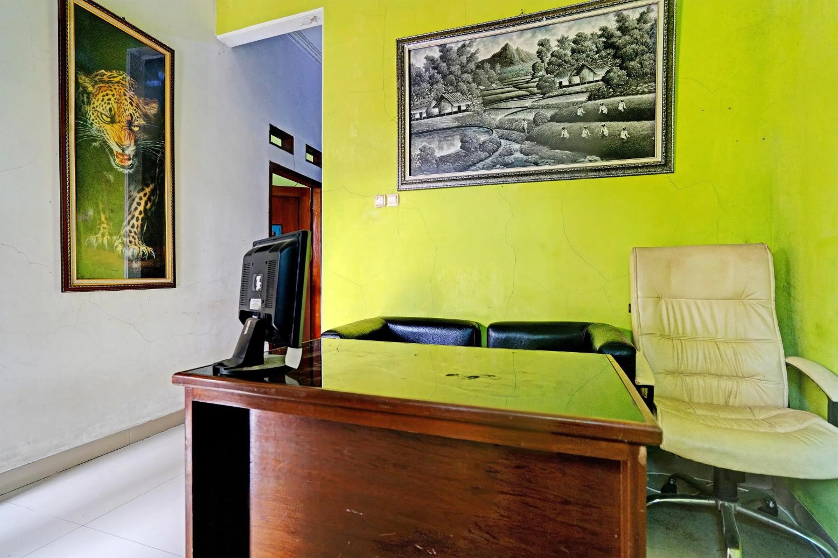 Lobby or reception in OYO 91955 Pondokan Cempaka