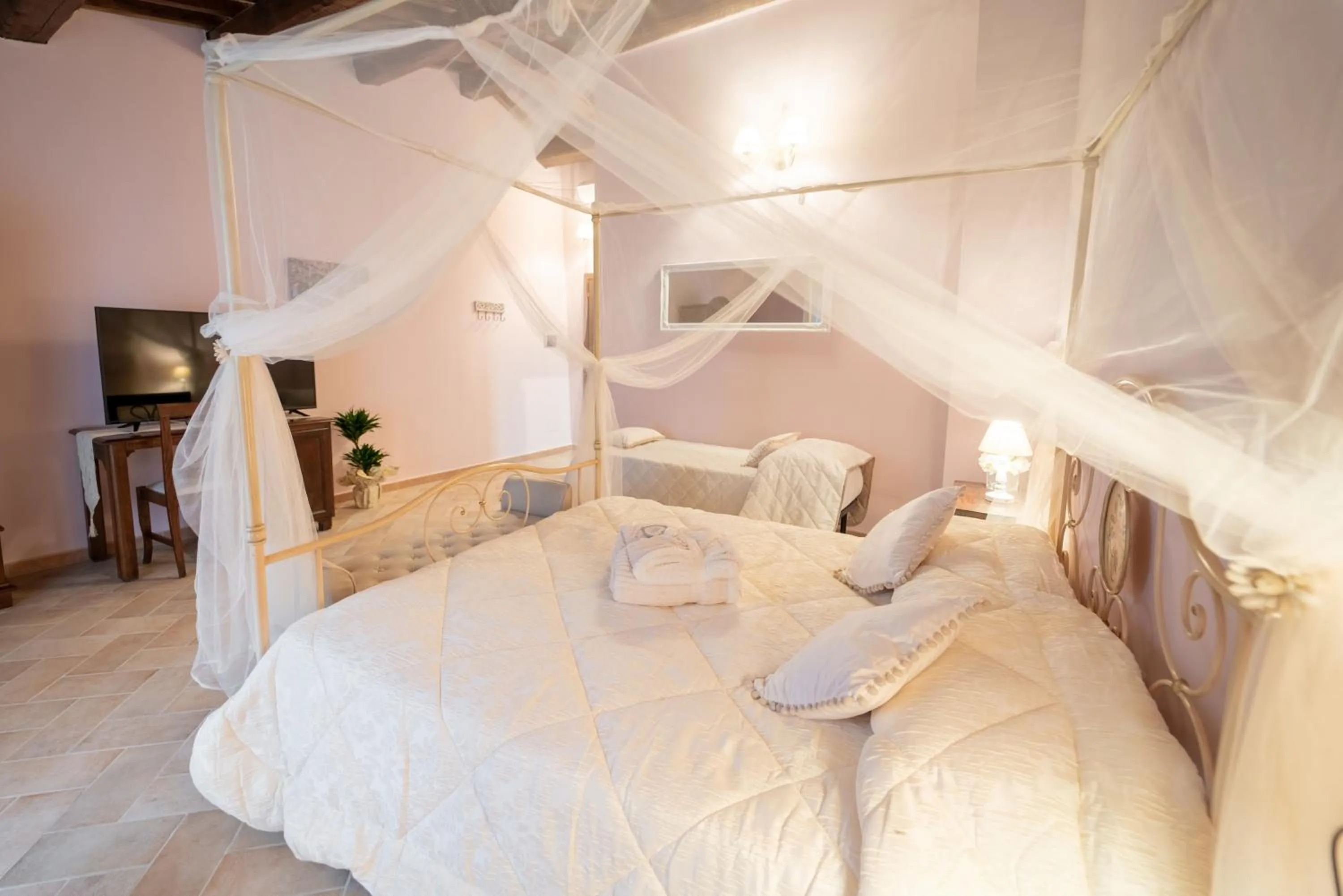 Photo of the whole room, Bed in Albergo La Loggia di San Martino